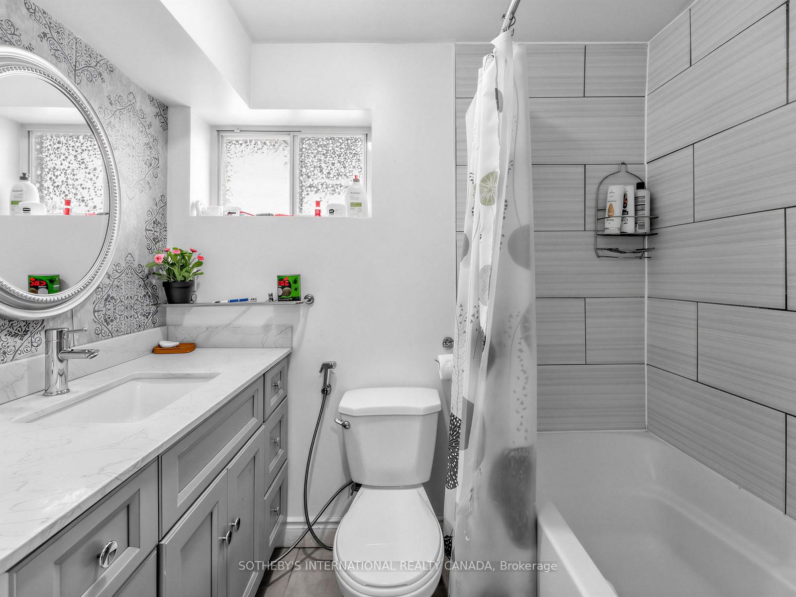 3352 Queen Frederica Drive