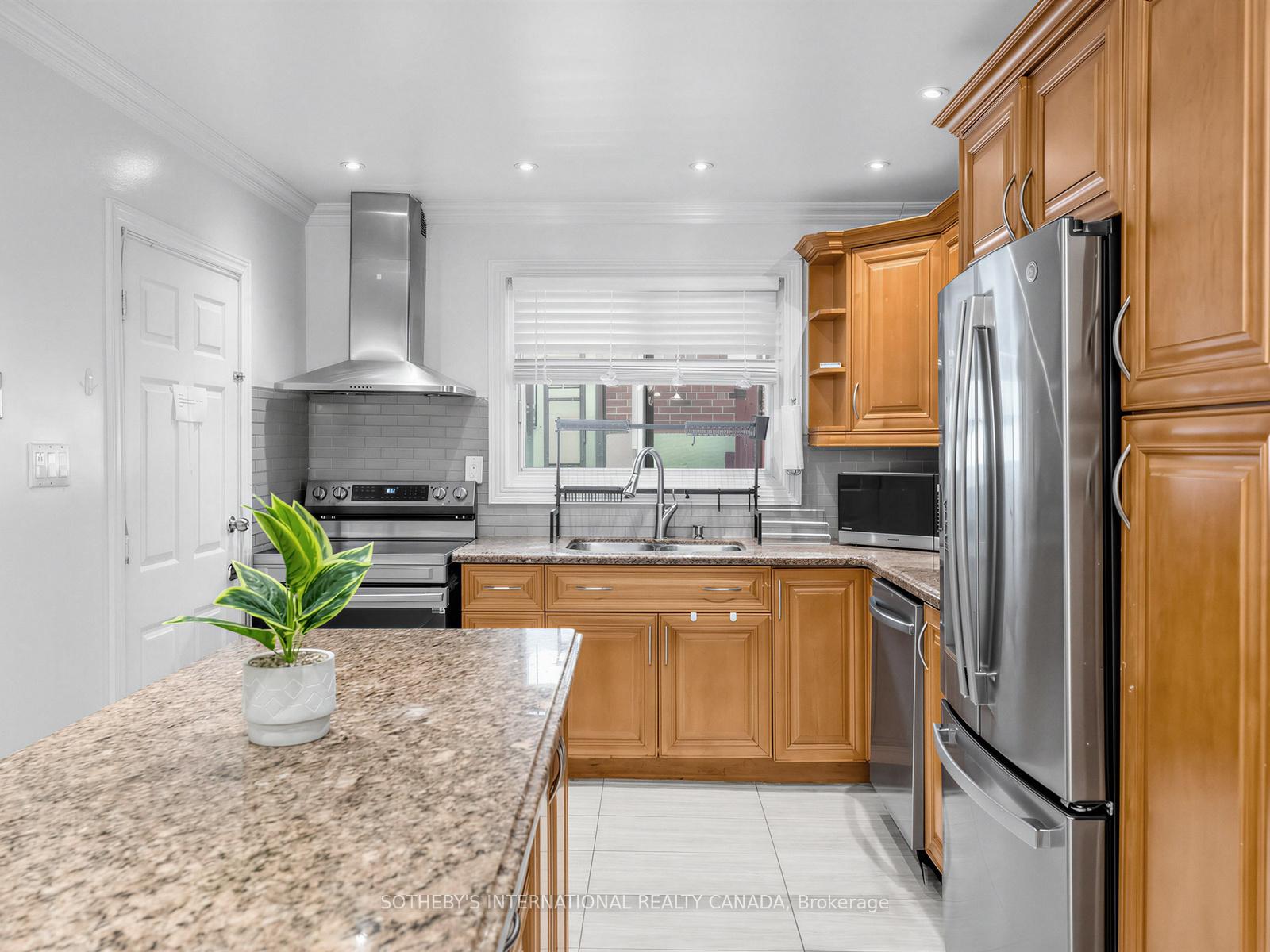 3352 Queen Frederica Drive