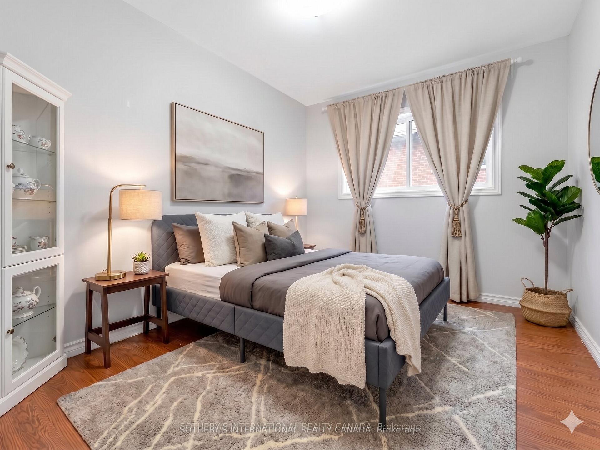3352 Queen Frederica Drive