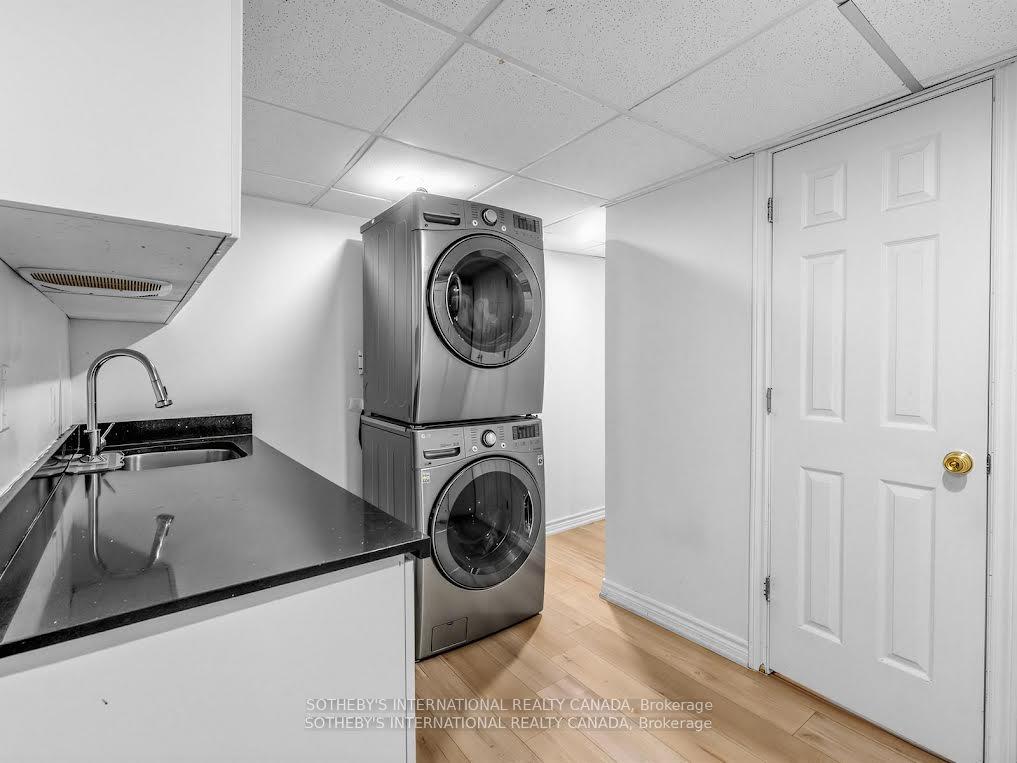 3352 Queen Frederica Drive