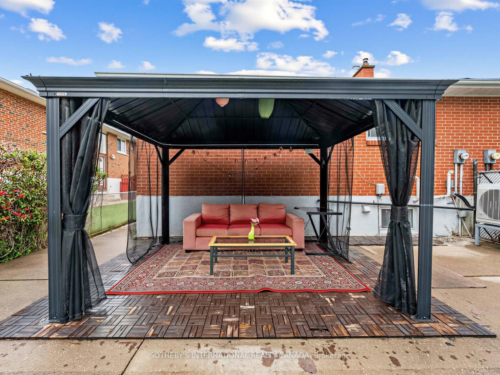 3352 Queen Frederica Drive