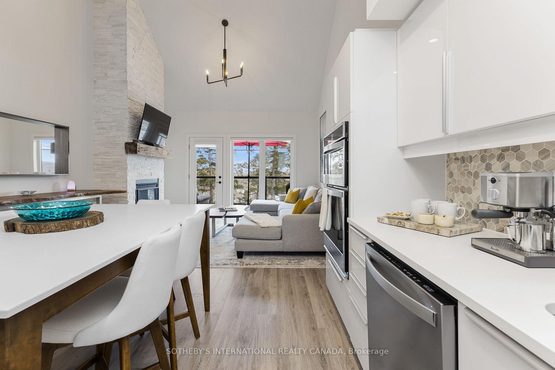 3 TREE TOPS Lane 302