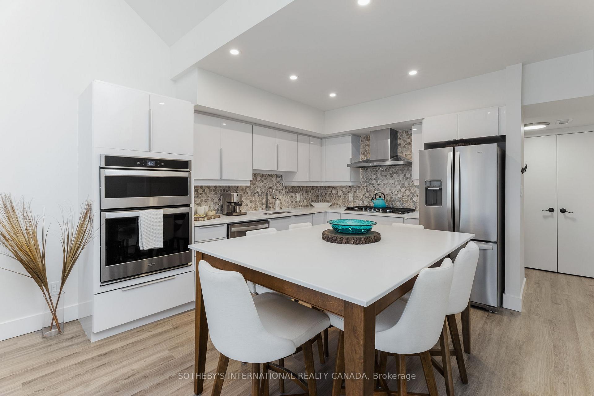 3 TREE TOPS Lane 302