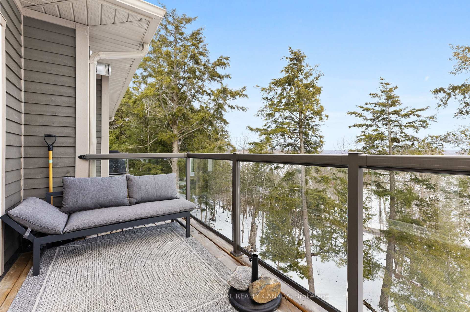 3 TREE TOPS Lane 302