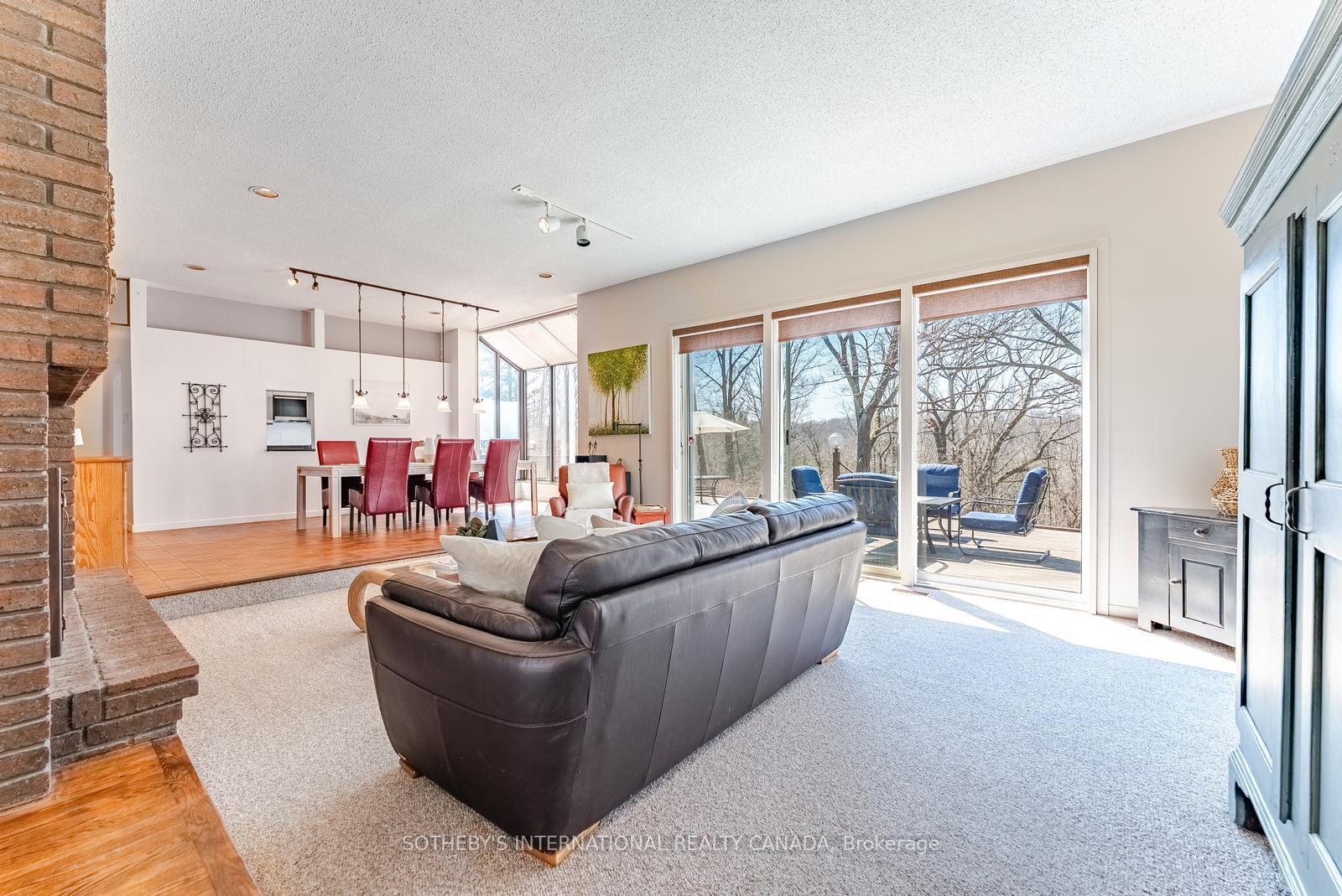 20 Ridgeview Court