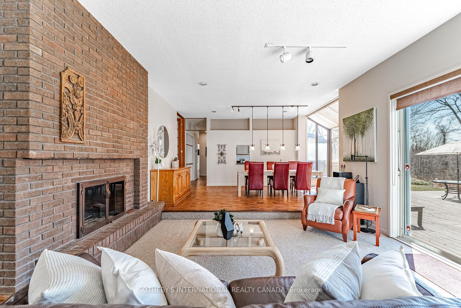 20 Ridgeview Court