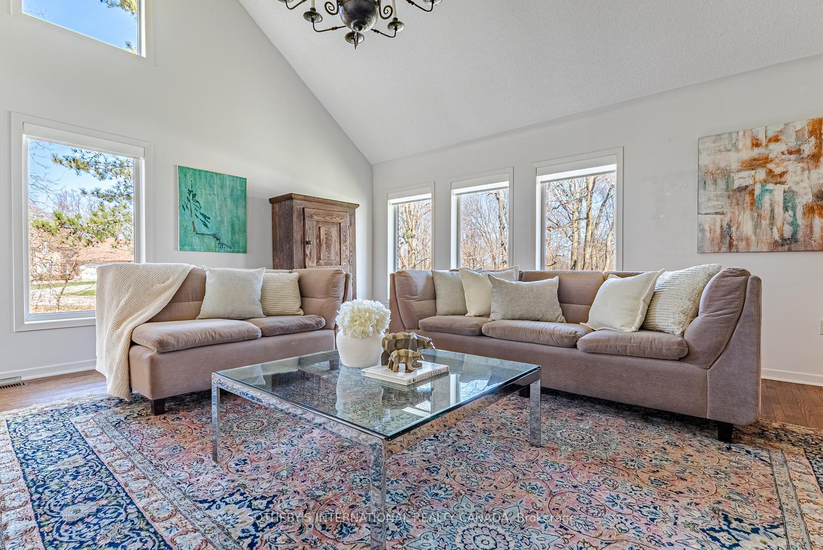 20 Ridgeview Court