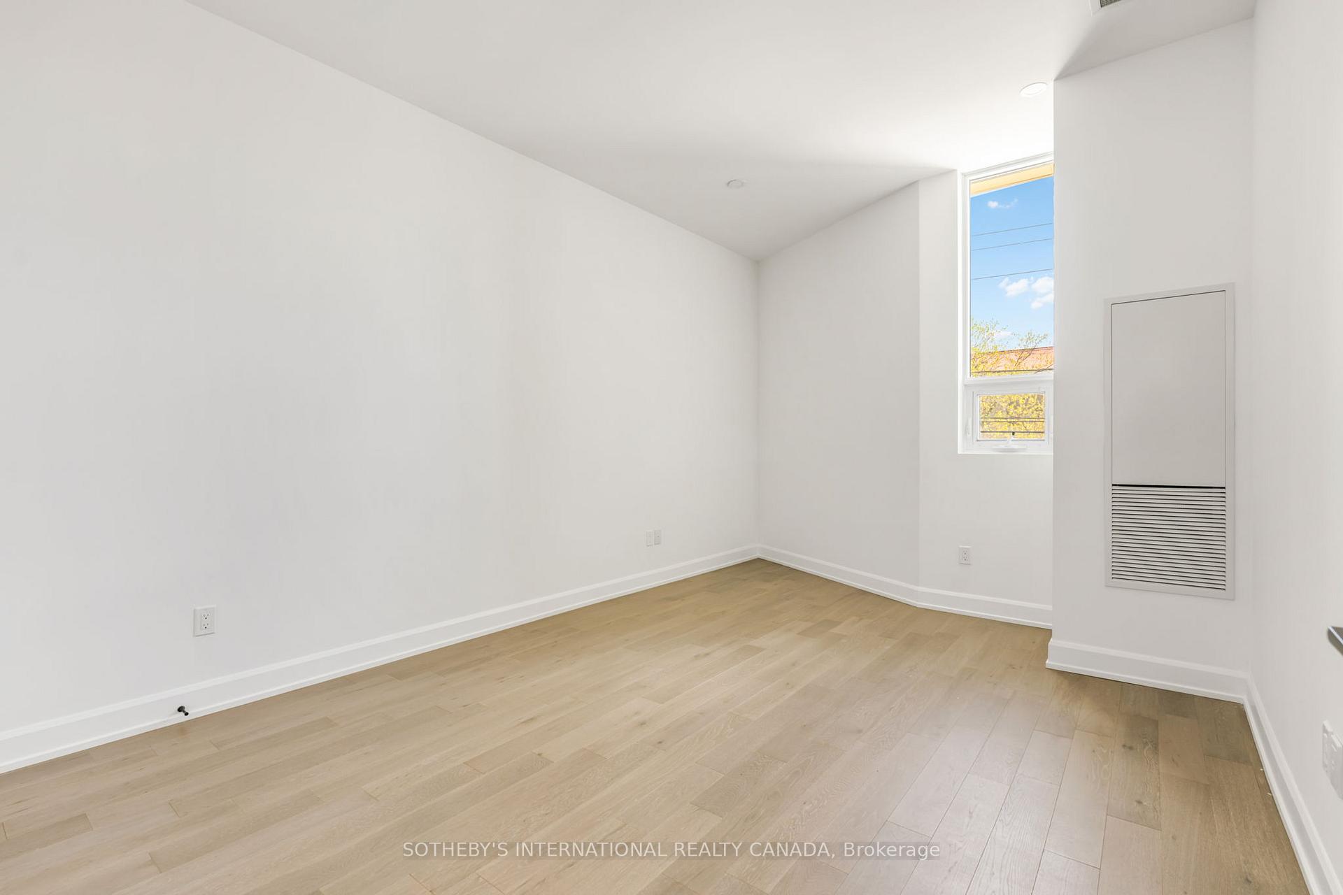 195 HUNTER Street E TH 105