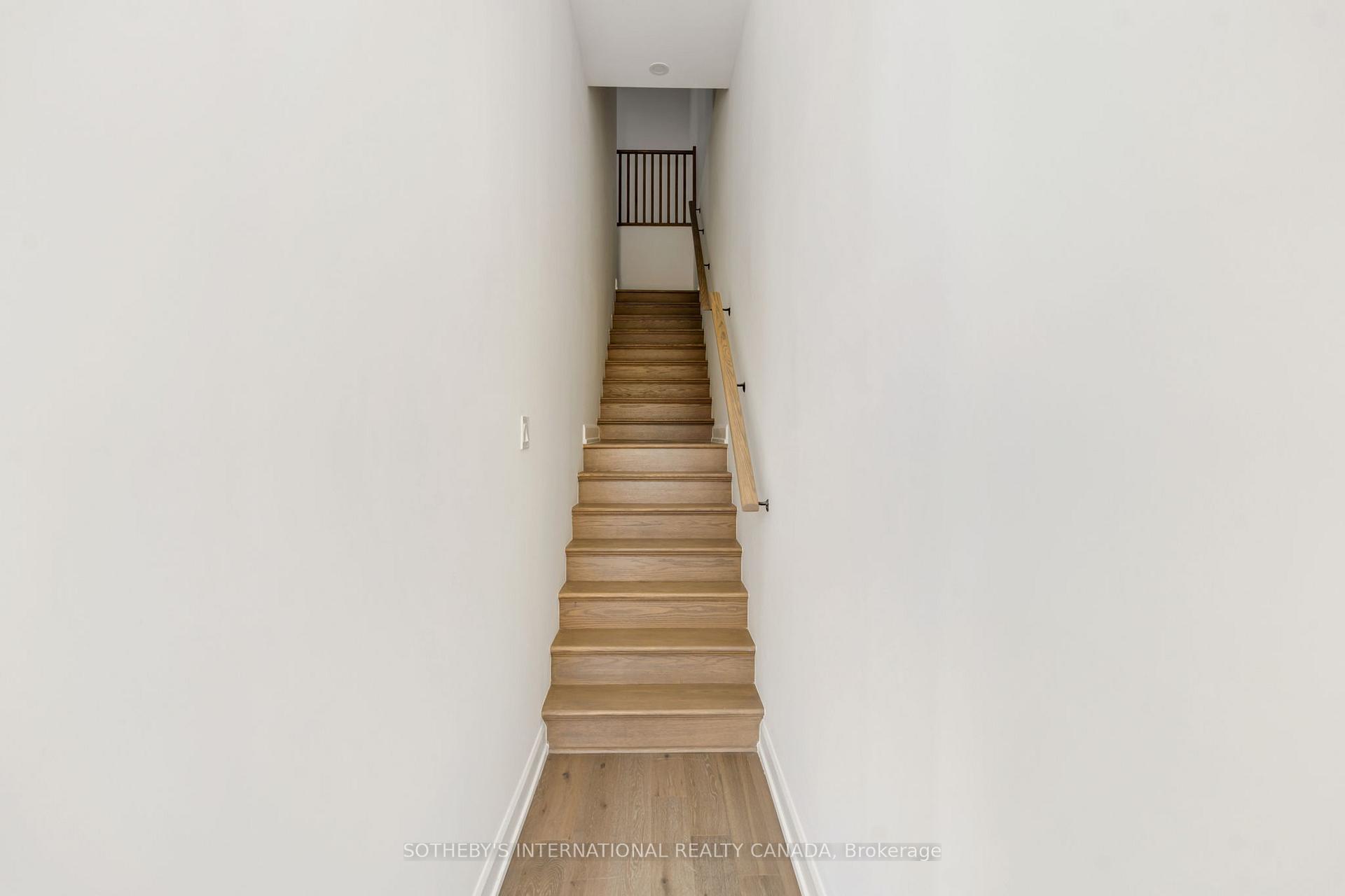 195 HUNTER Street E TH 105