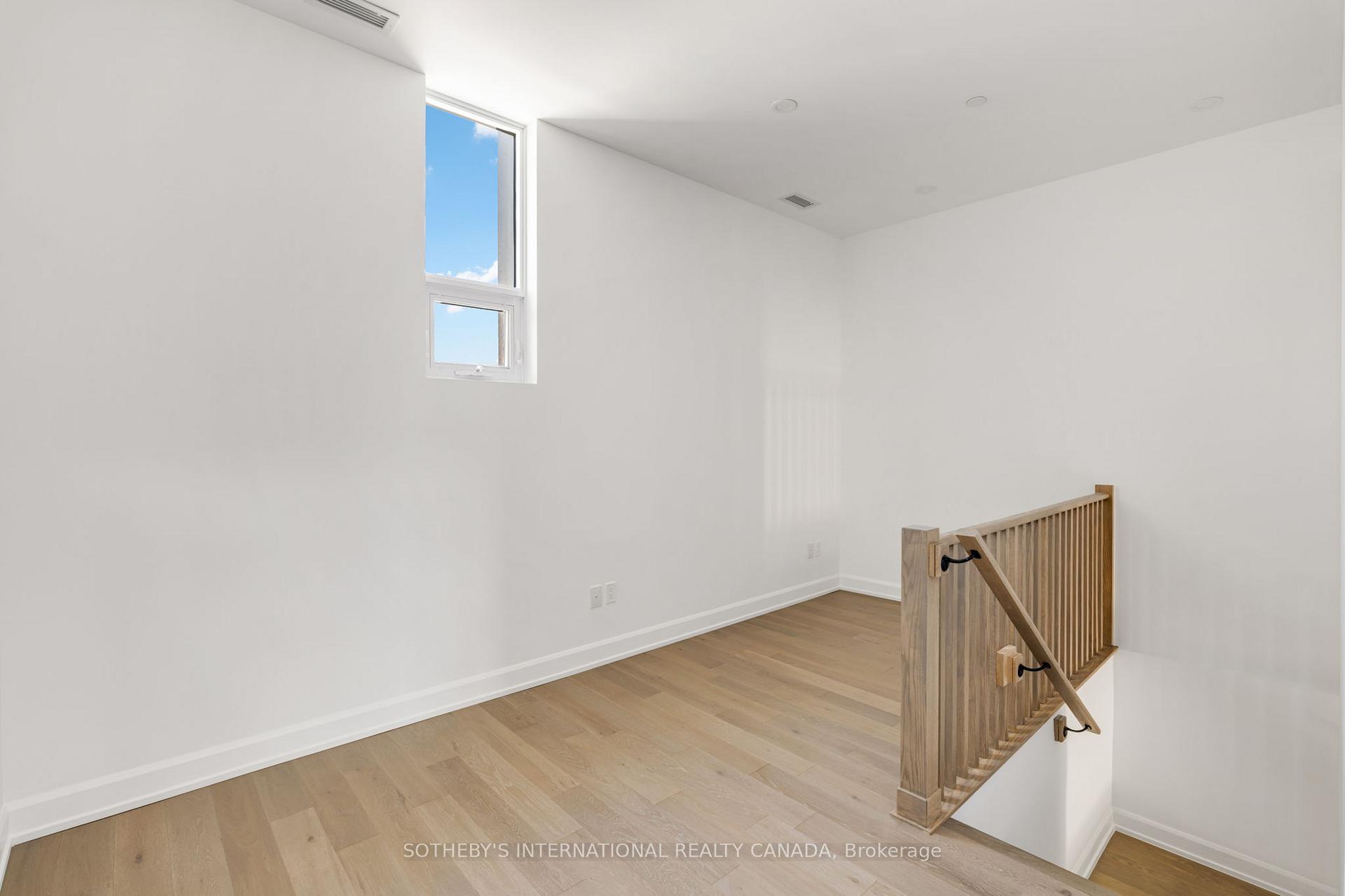 195 HUNTER Street E TH 105