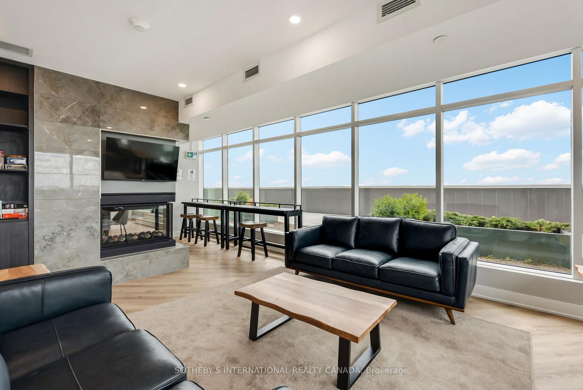 195 HUNTER Street E TH 105