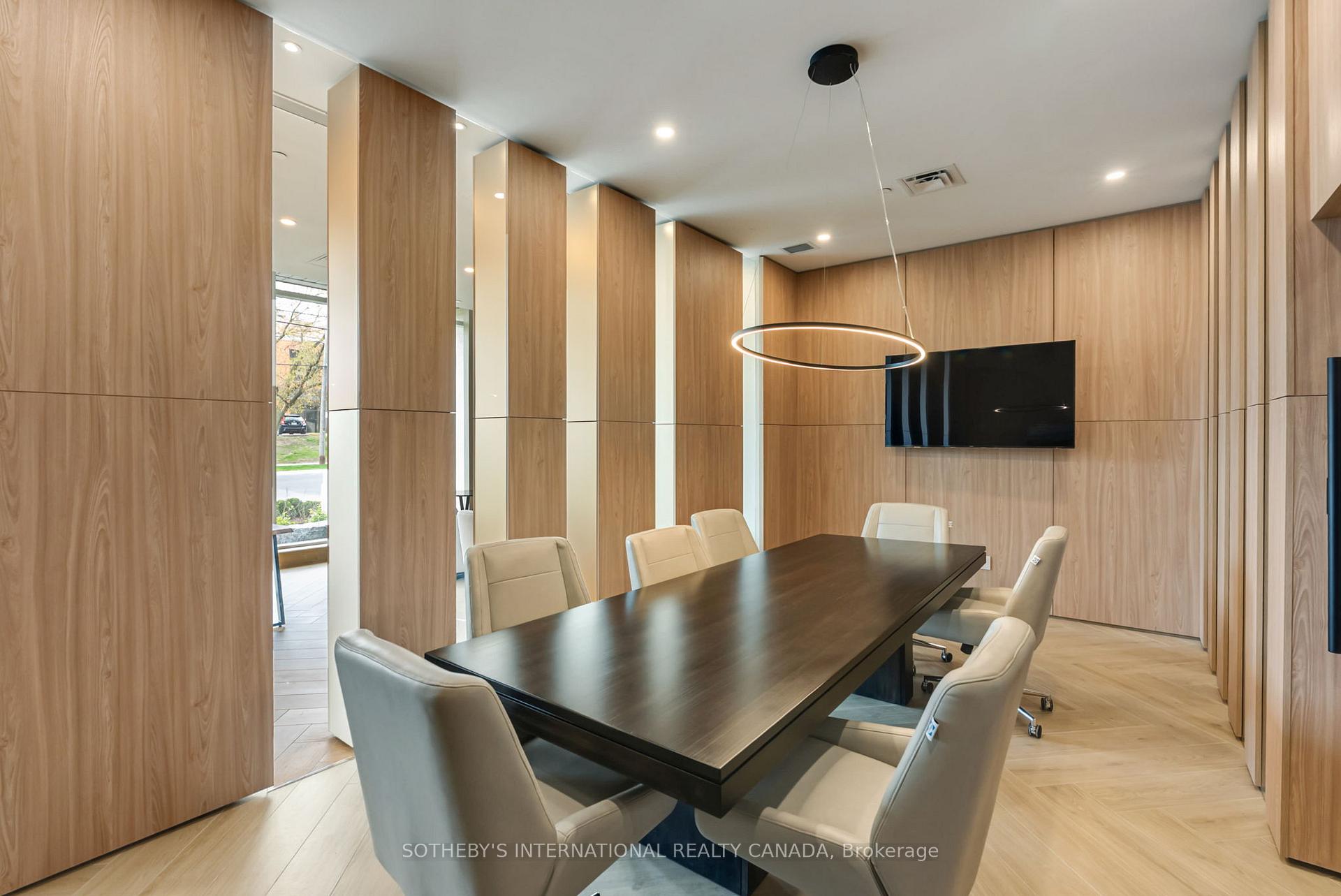195 HUNTER Street E TH 105