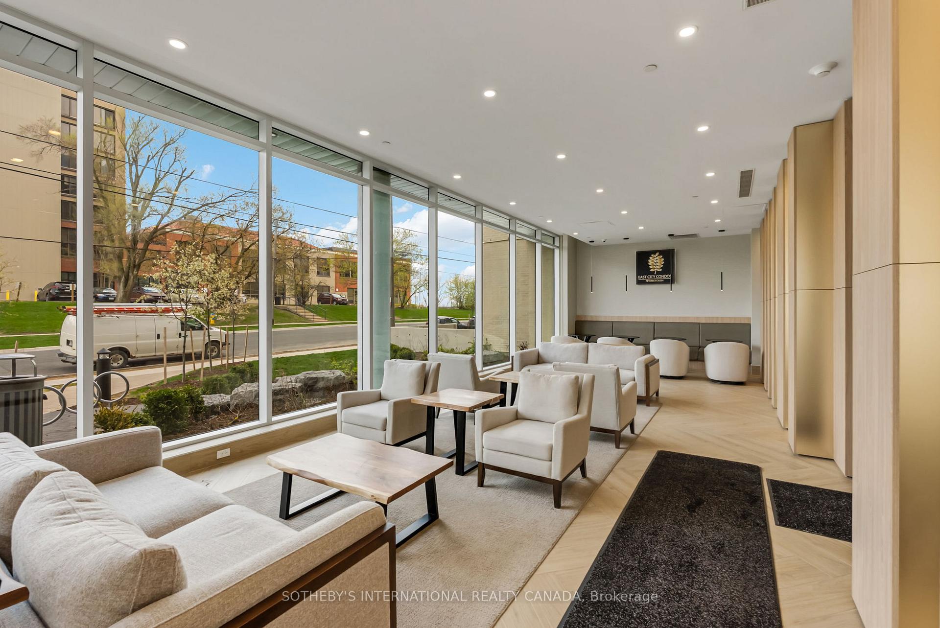 195 HUNTER Street E TH 105