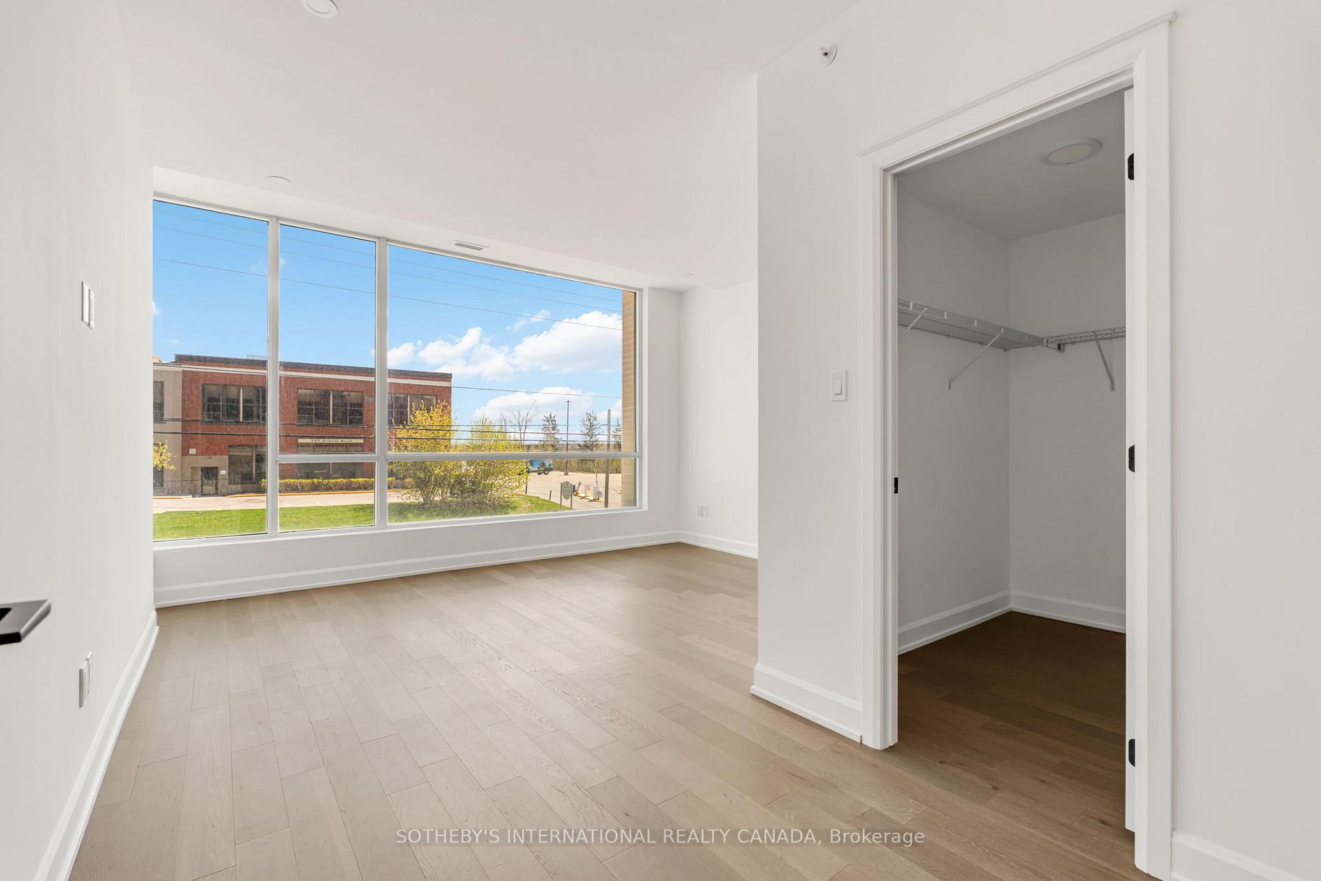 195 HUNTER Street E TH 105