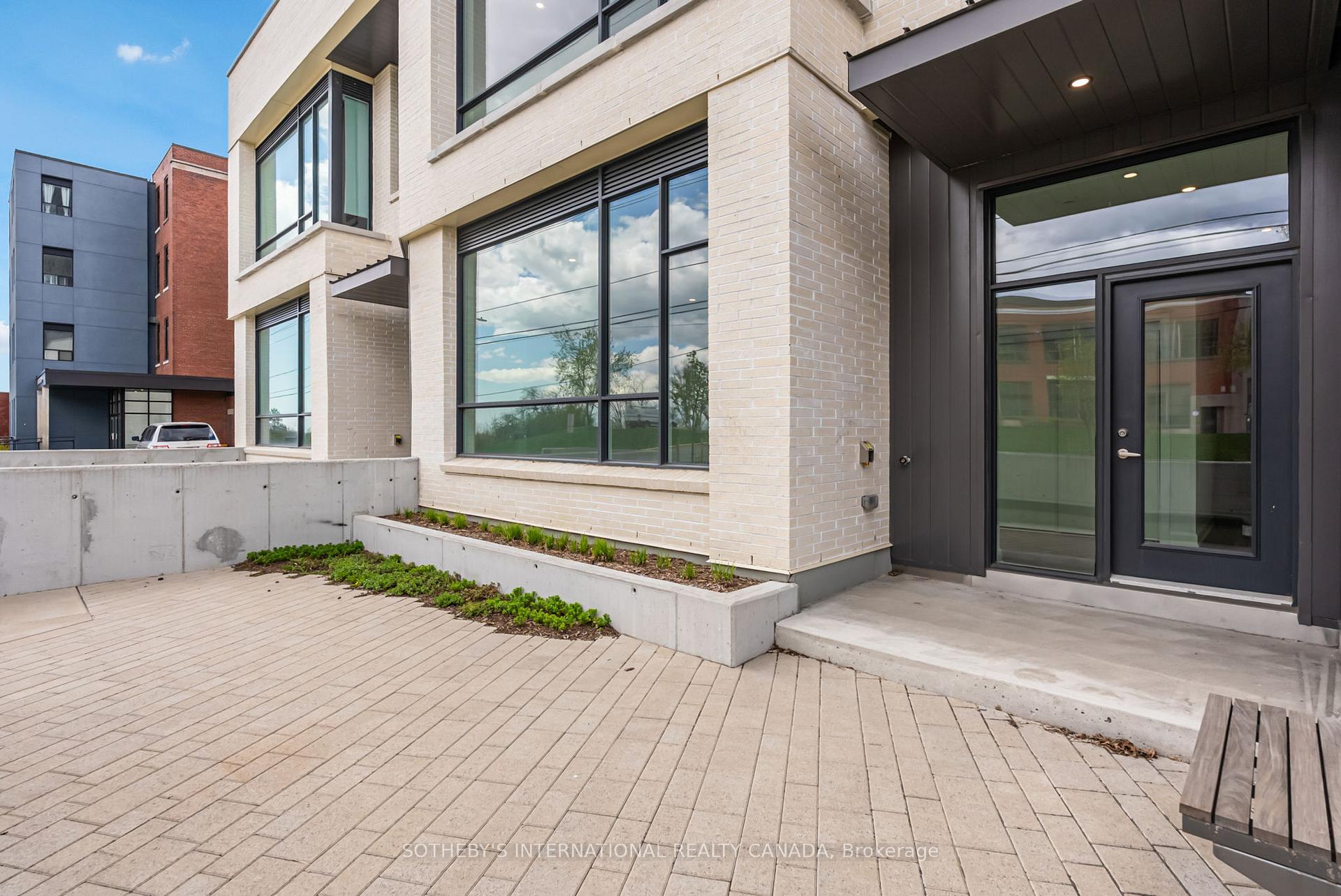 195 HUNTER Street E TH 105