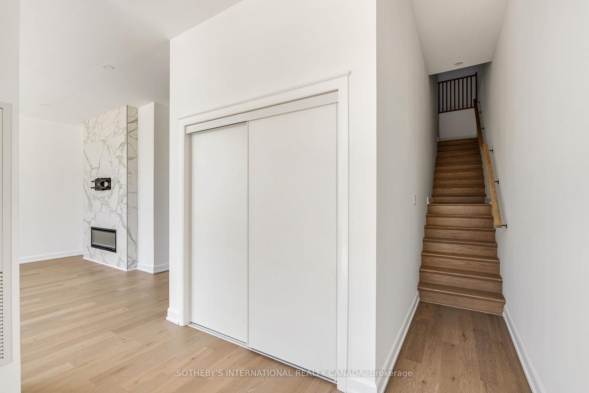 195 HUNTER Street E TH 105