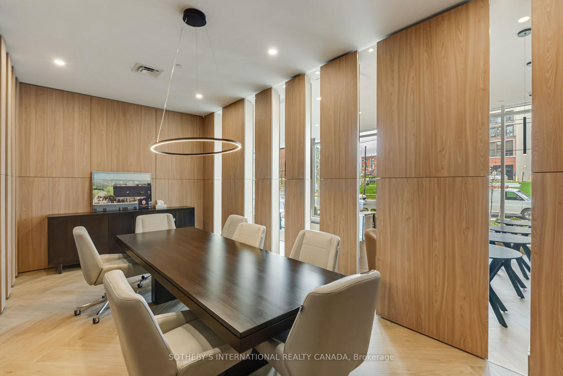 195 HUNTER Street E TH 105