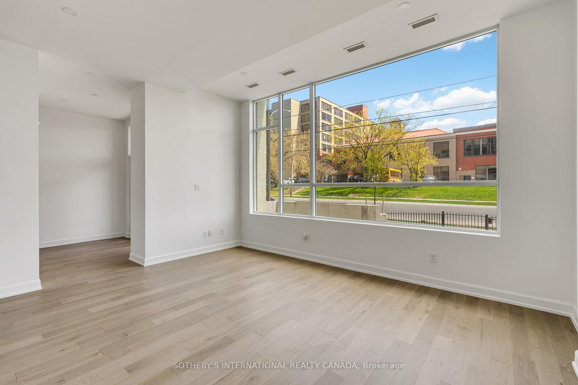 195 HUNTER Street E TH 105