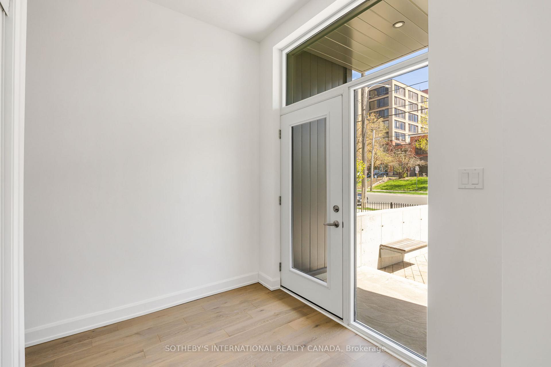 195 HUNTER Street E TH 105