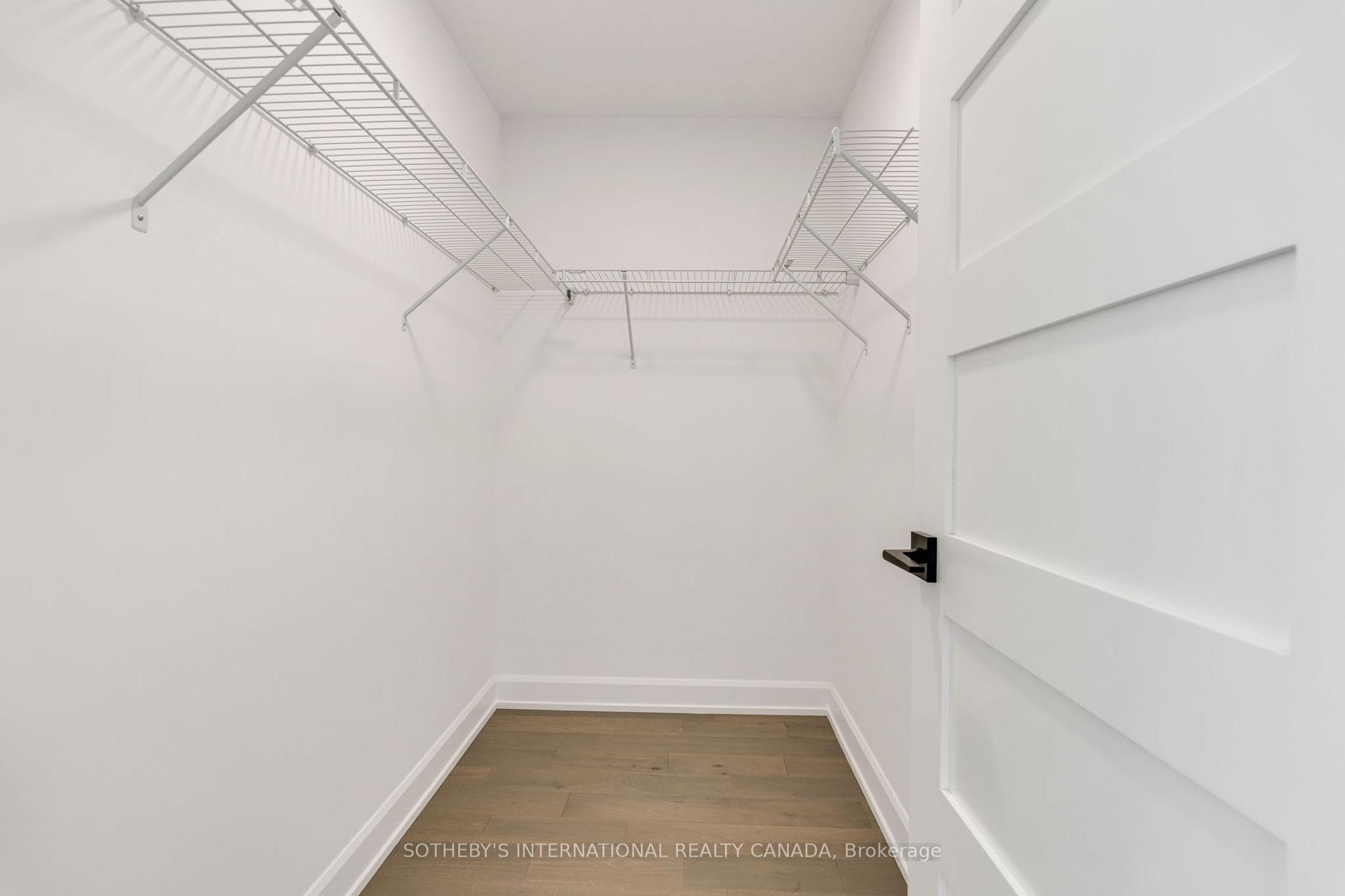 195 HUNTER Street E TH 105
