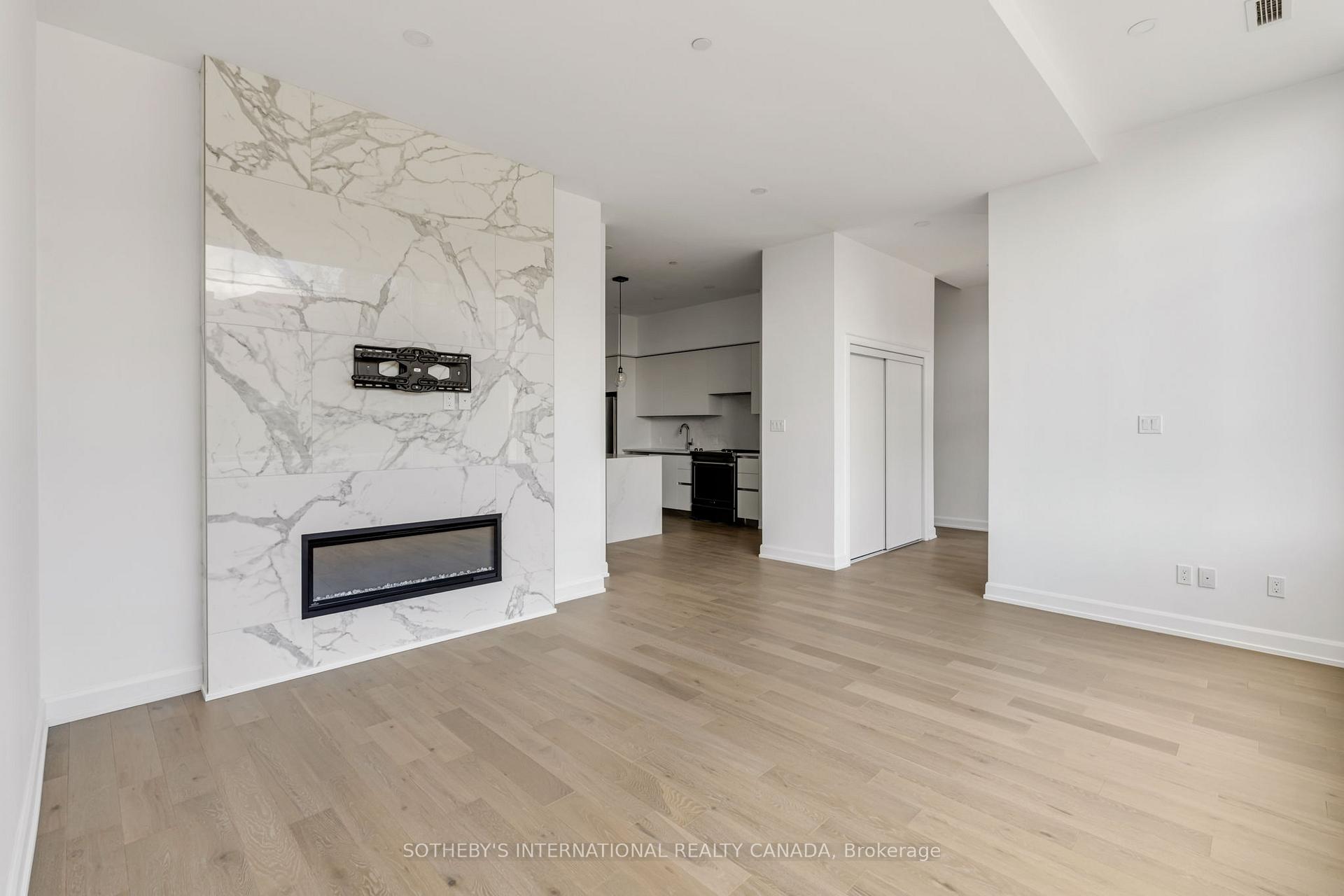 195 HUNTER Street E TH 105