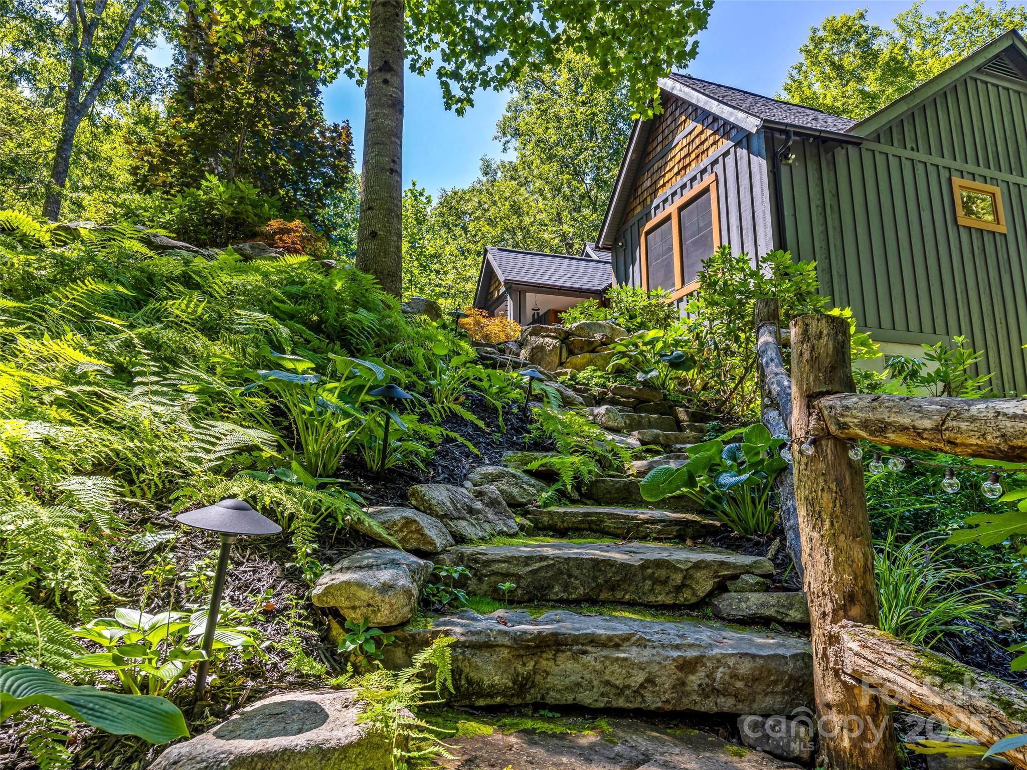 286 Hedgewood Drive