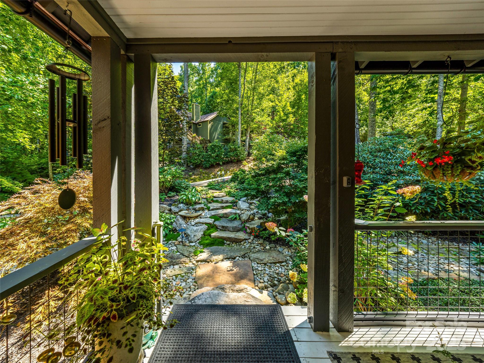 286 Hedgewood Drive