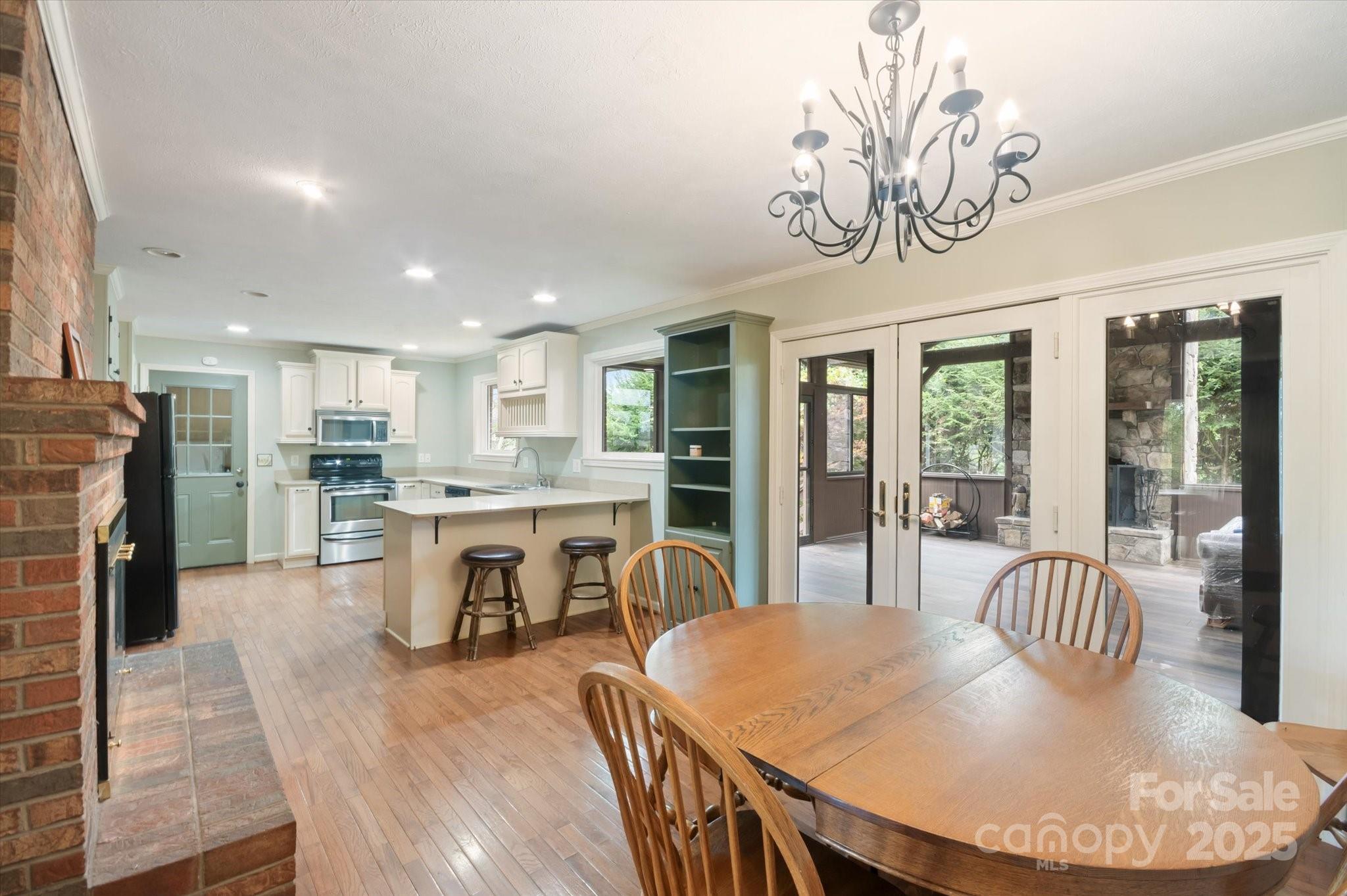 196 Broadview Circle