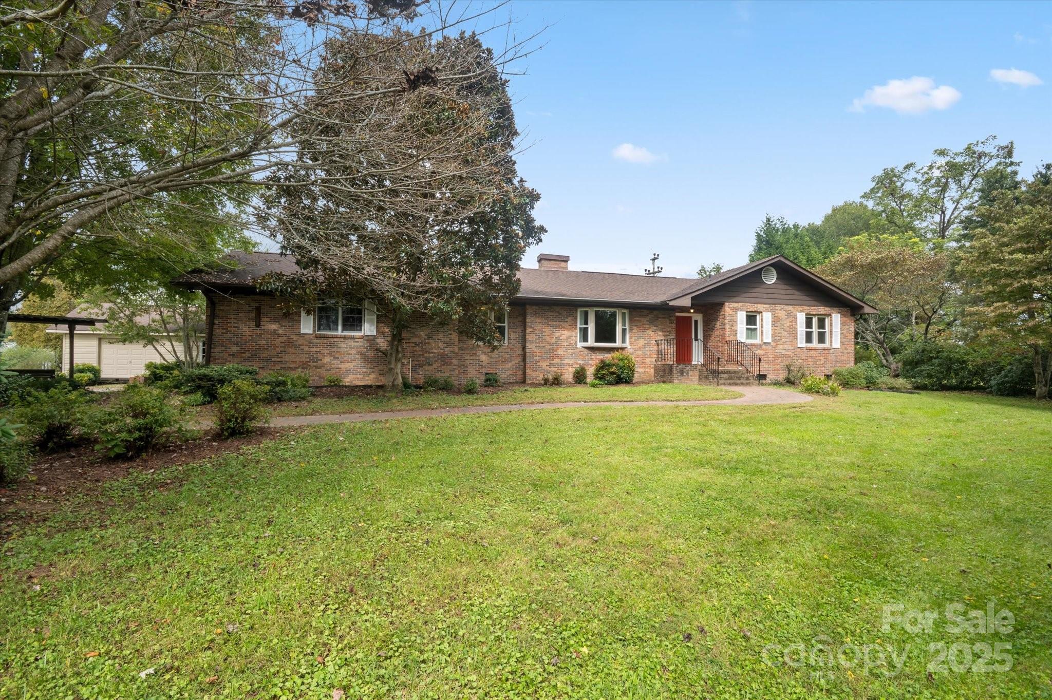 196 Broadview Circle