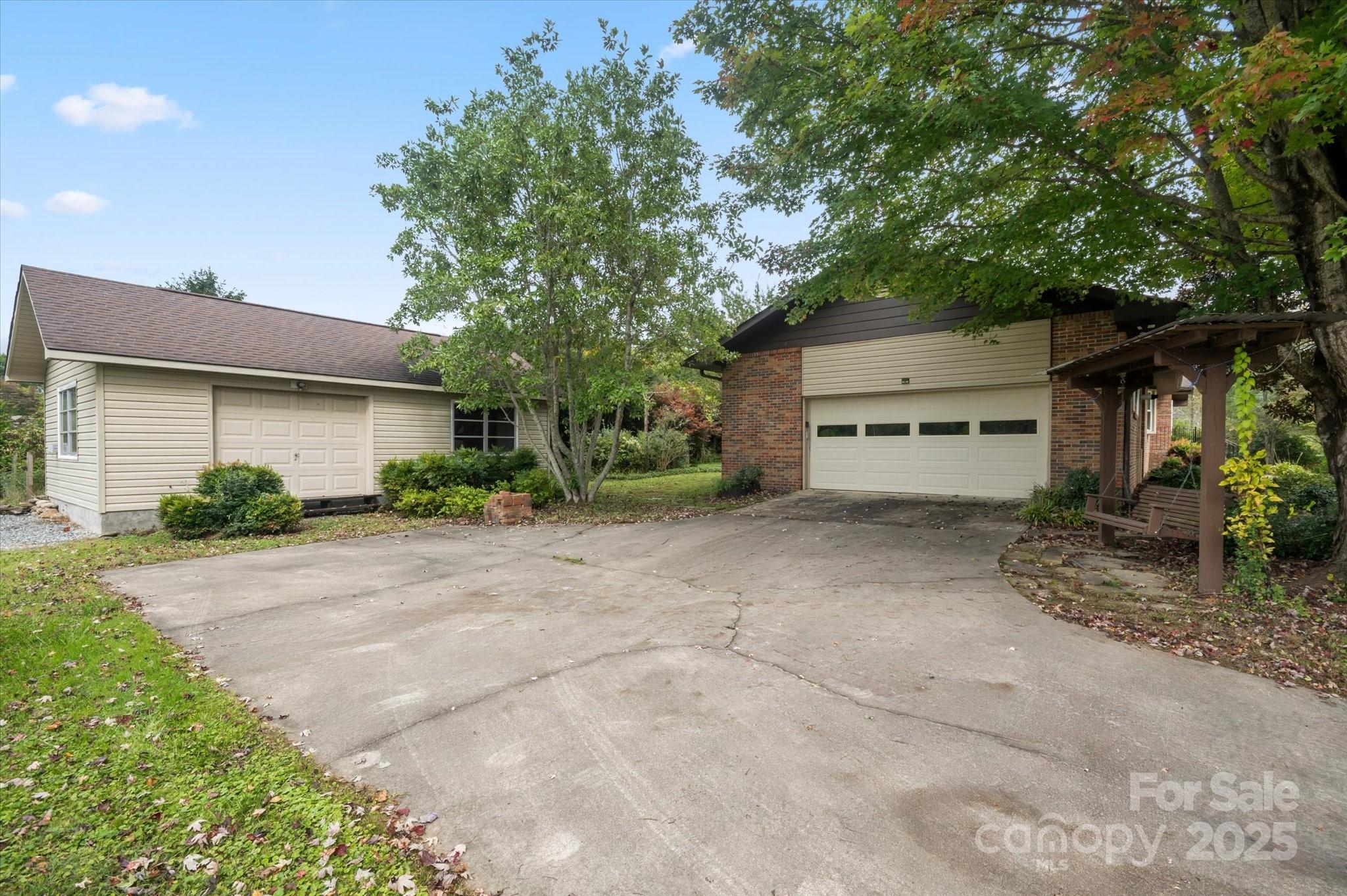 196 Broadview Circle