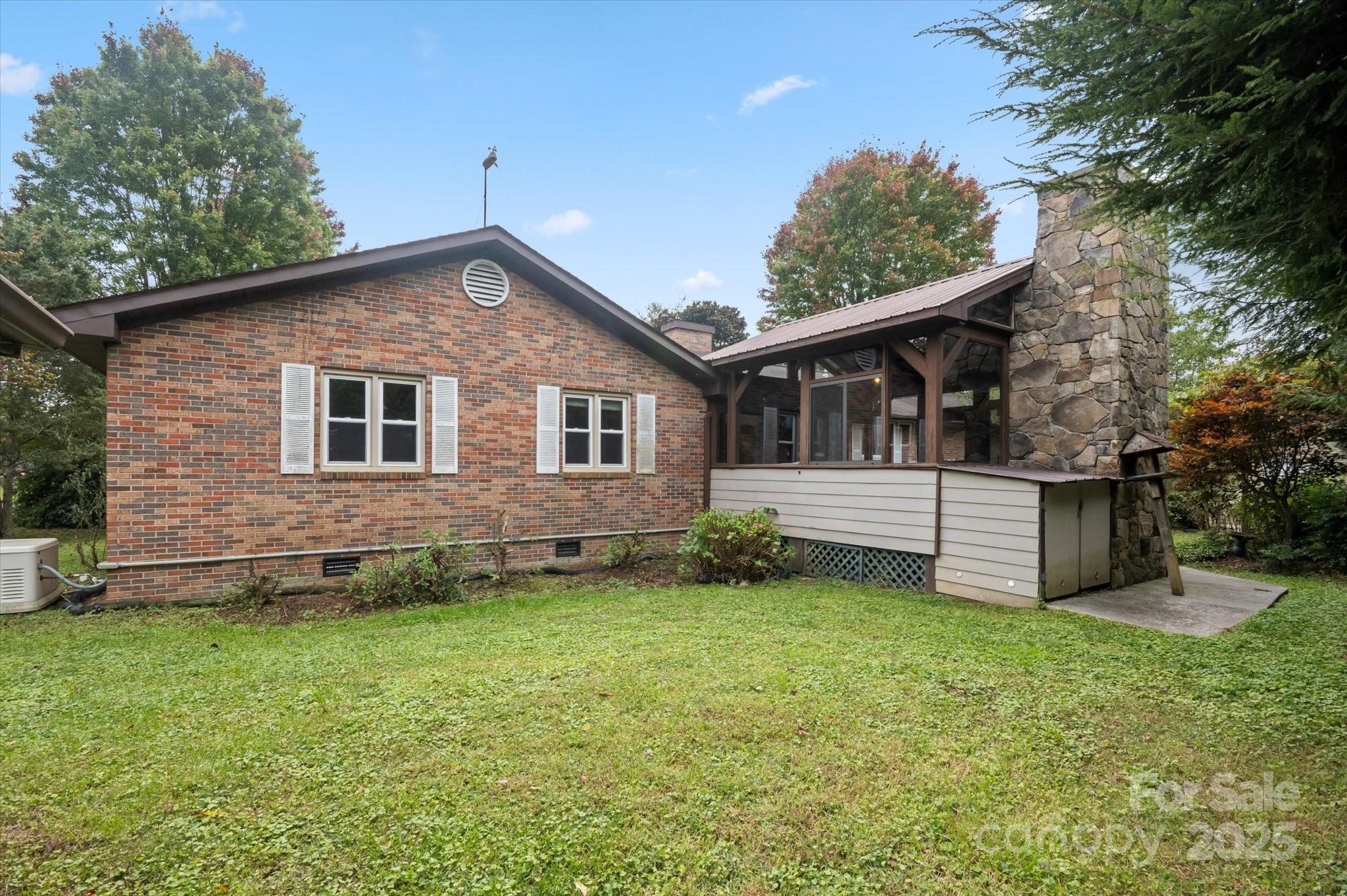 196 Broadview Circle