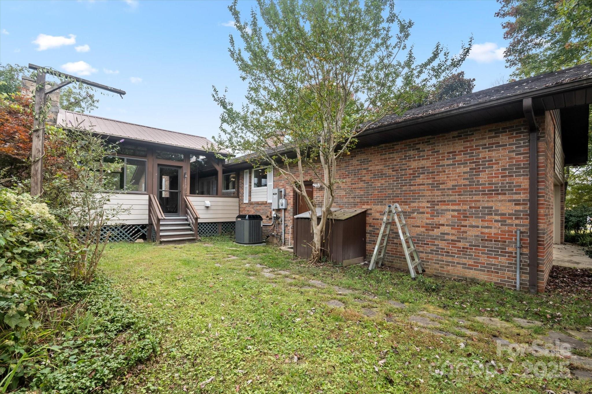 196 Broadview Circle