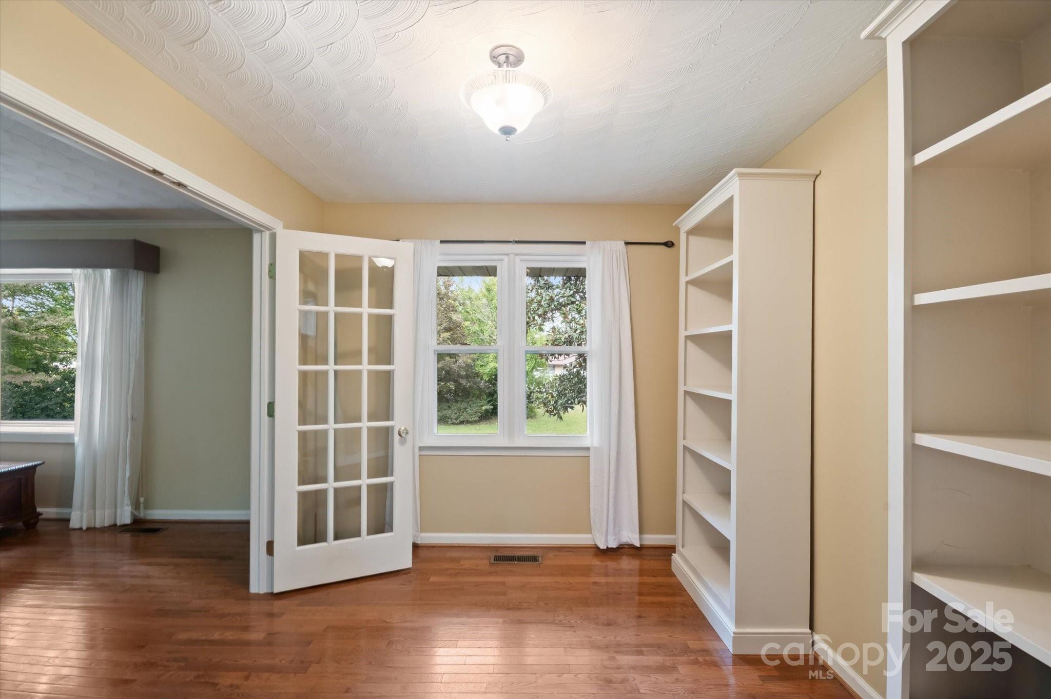 196 Broadview Circle