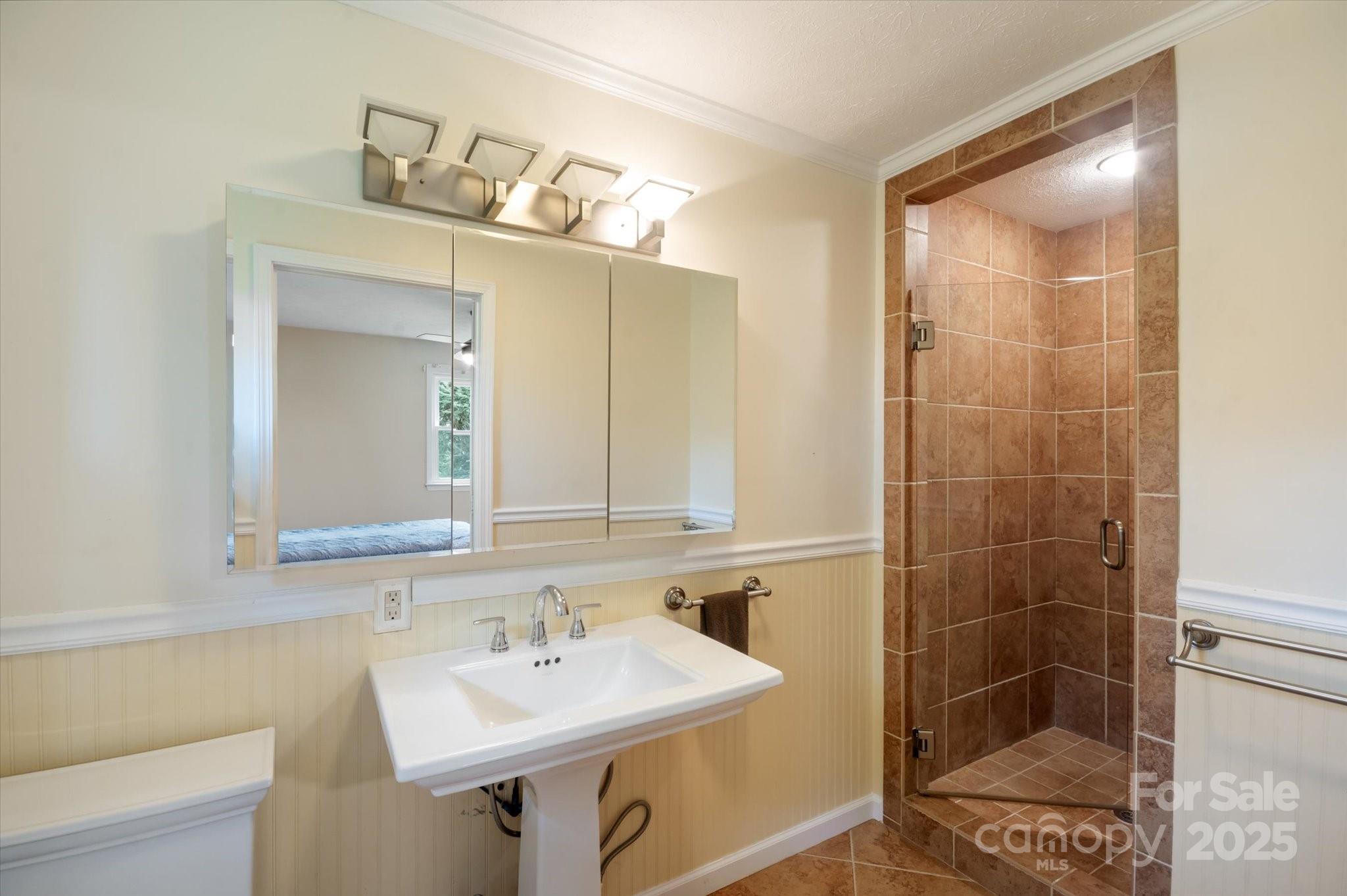 196 Broadview Circle