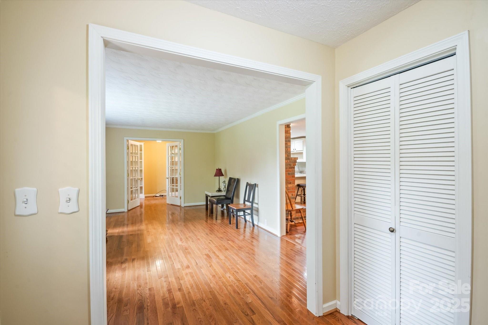 196 Broadview Circle