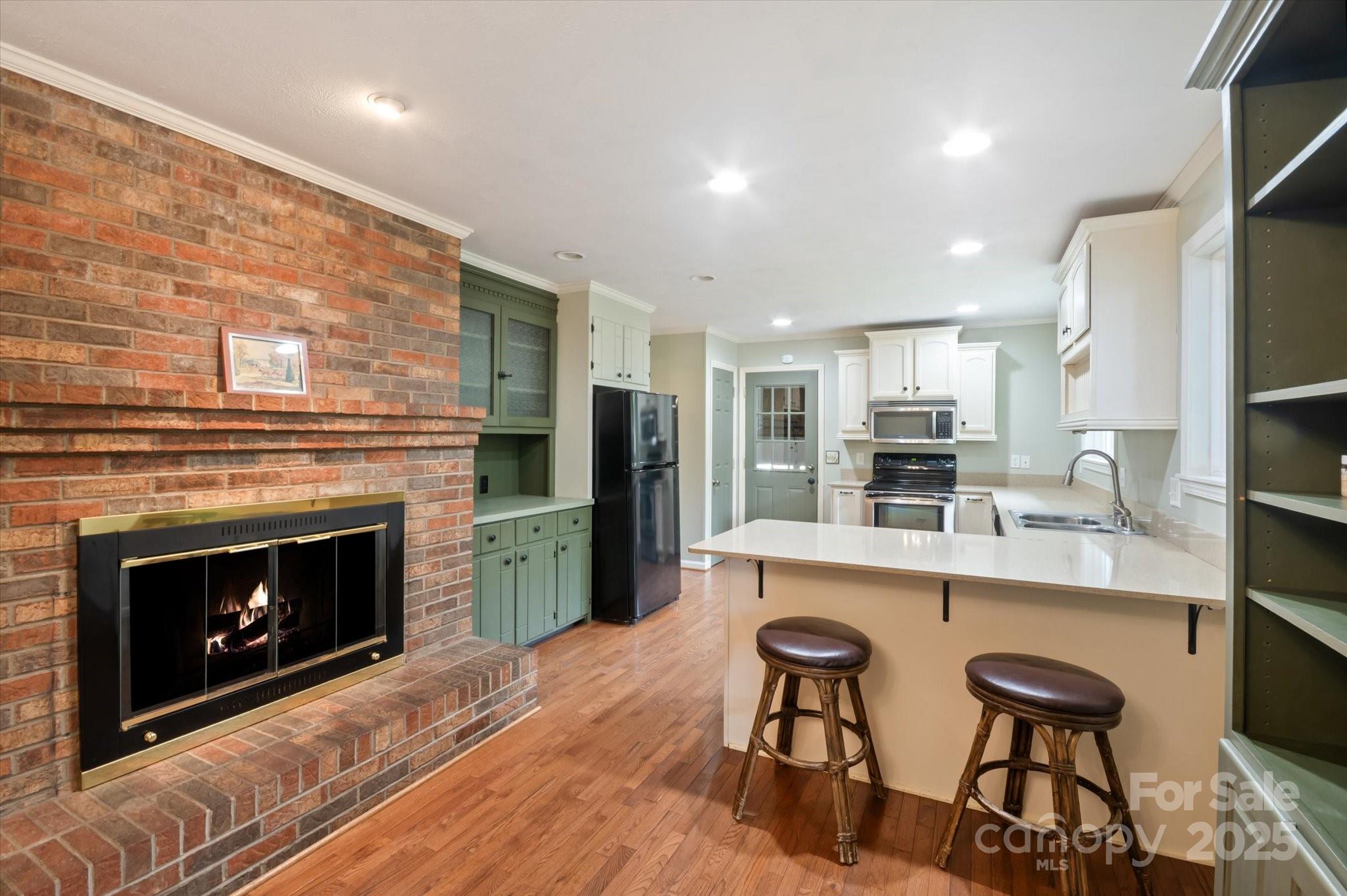 196 Broadview Circle