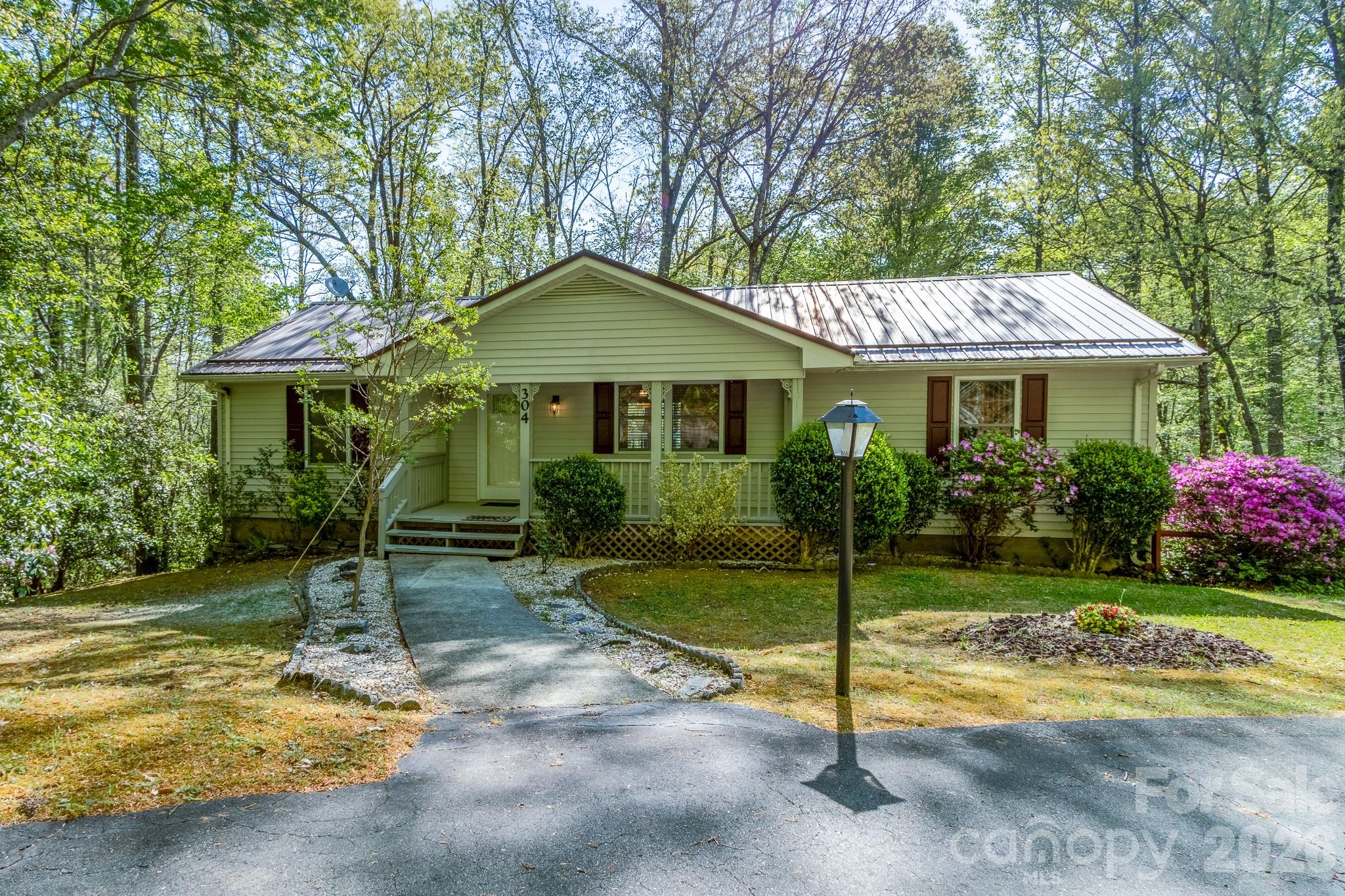 304 Emerald Hills Drive Unit: 14