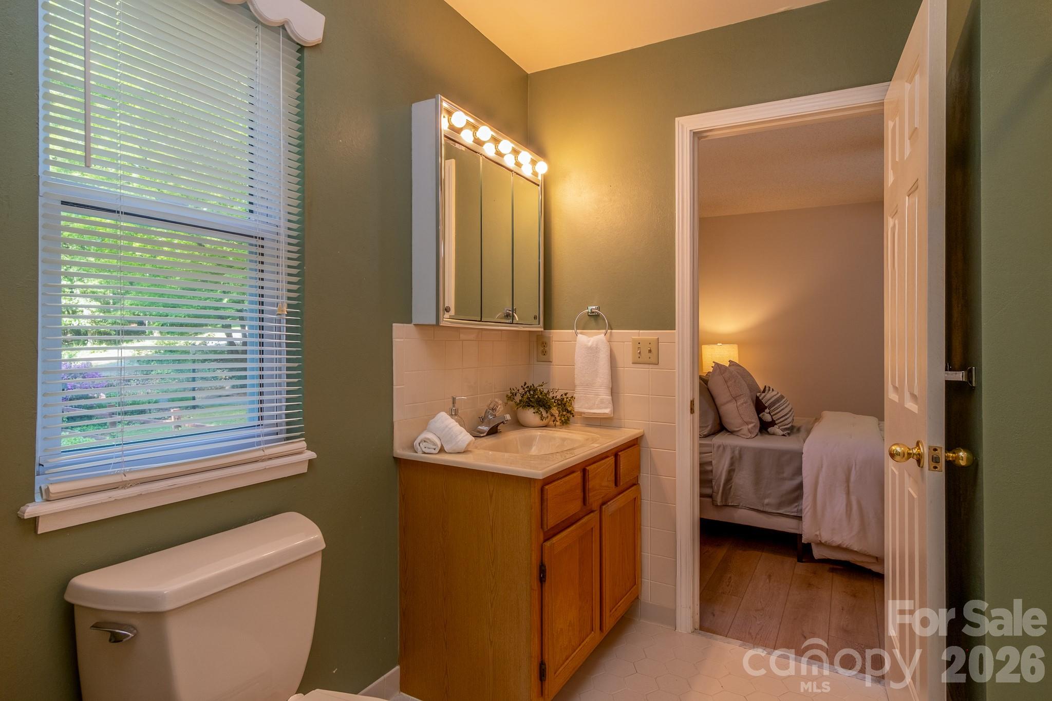304 Emerald Hills Drive Unit: 14