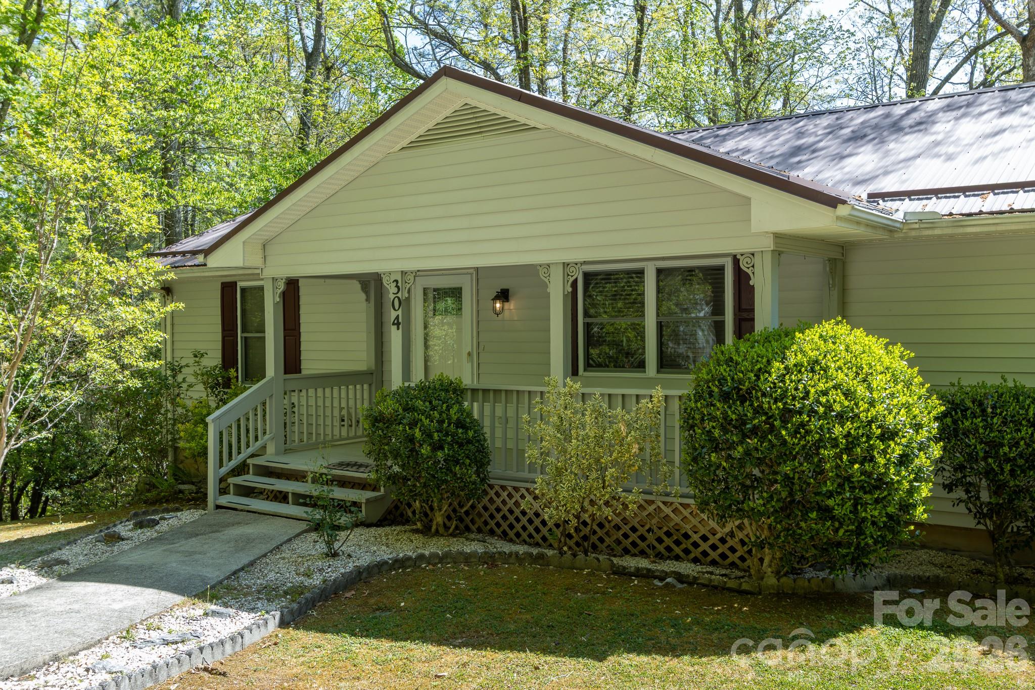 304 Emerald Hills Drive Unit: 14