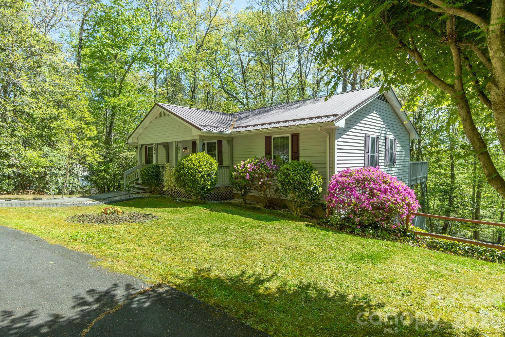 304 Emerald Hills Drive Unit: 14