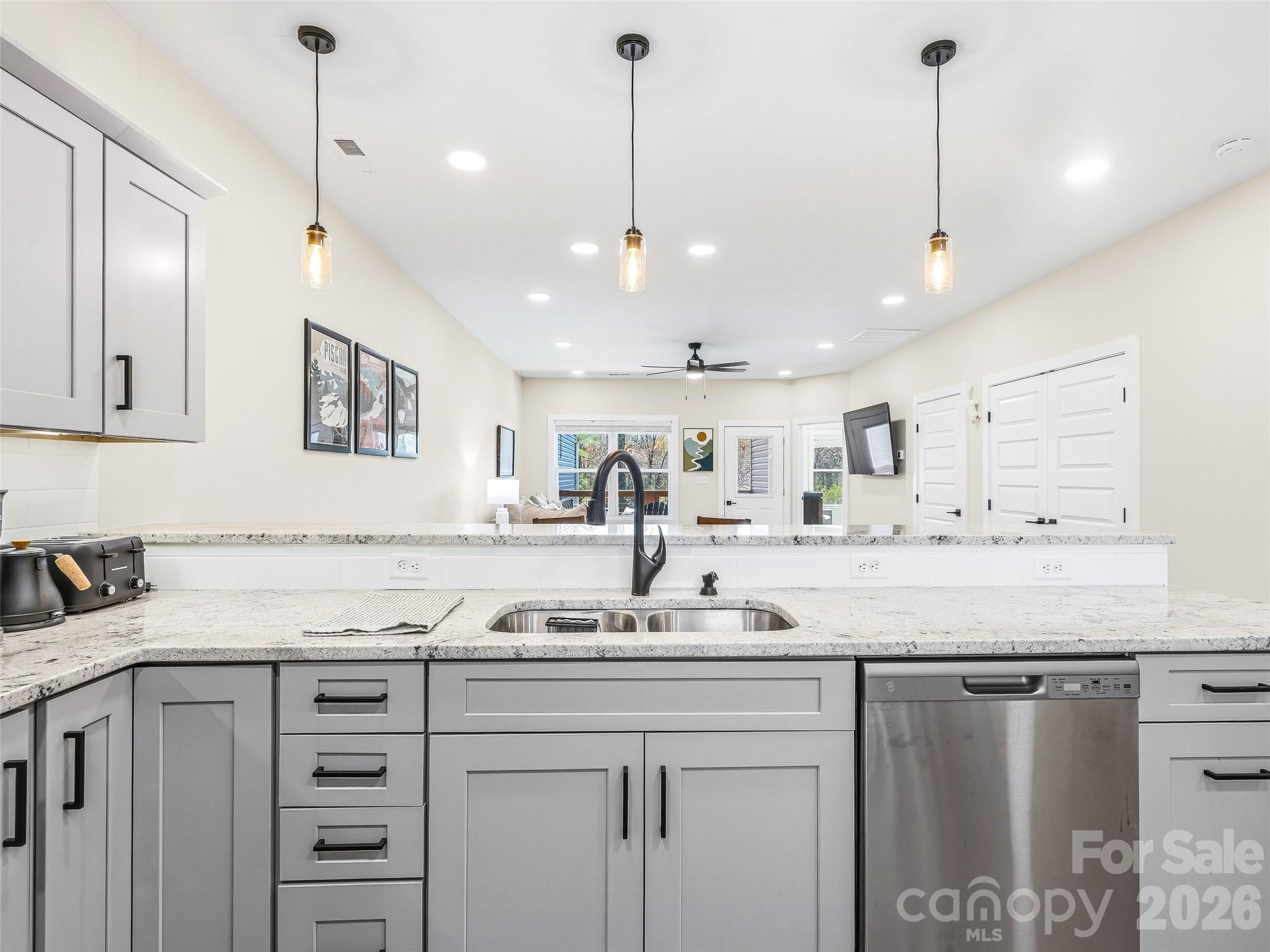 143 Carver Street Unit: 1