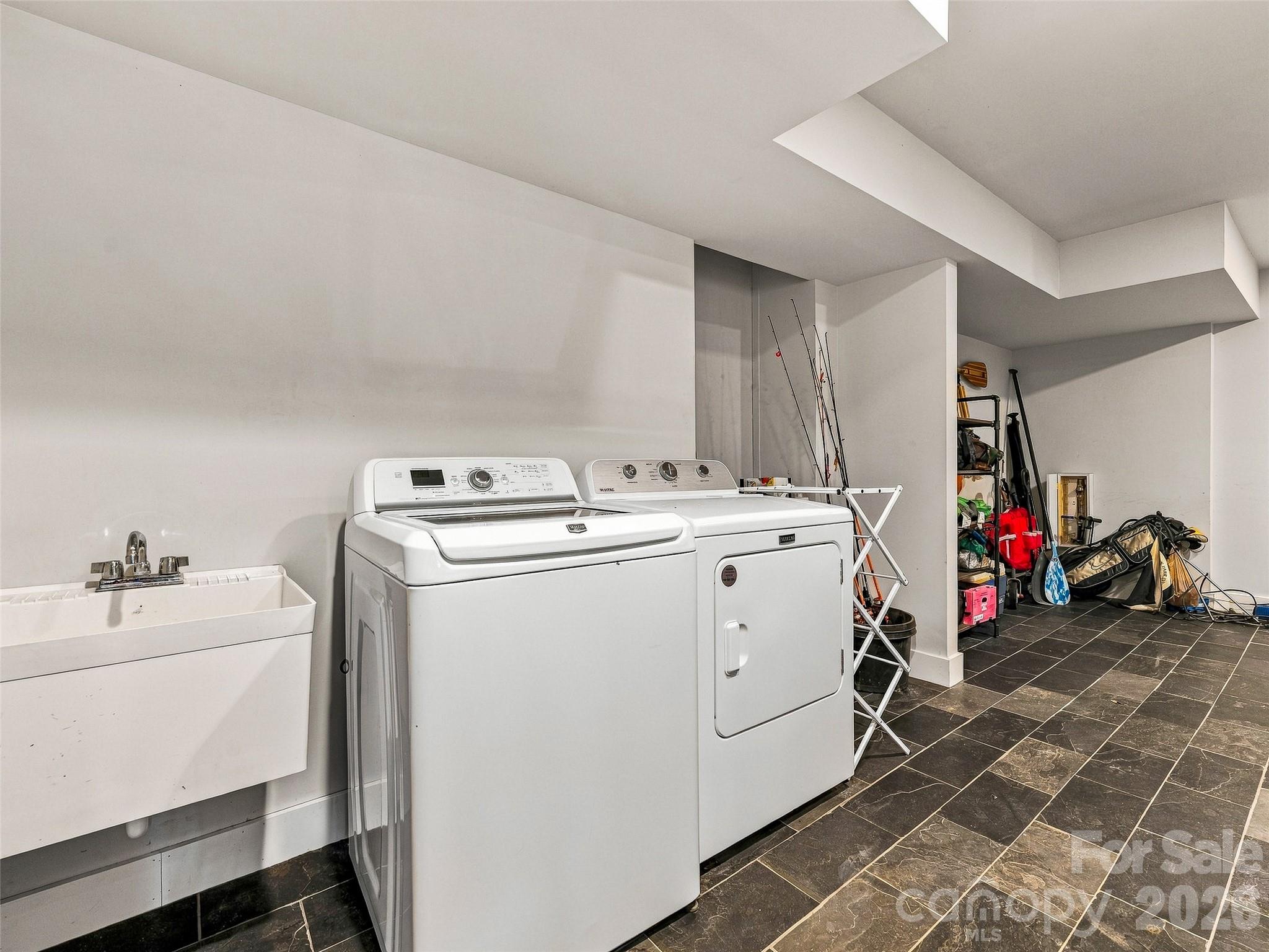 375 Robin Hood Road