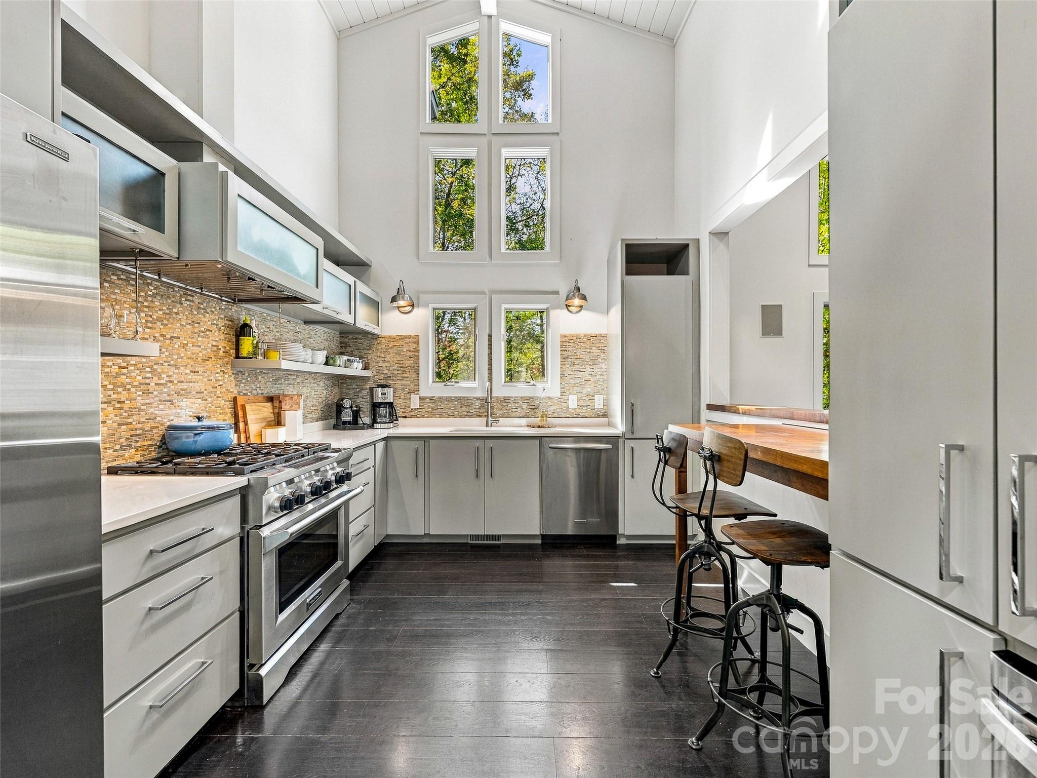 375 Robin Hood Road