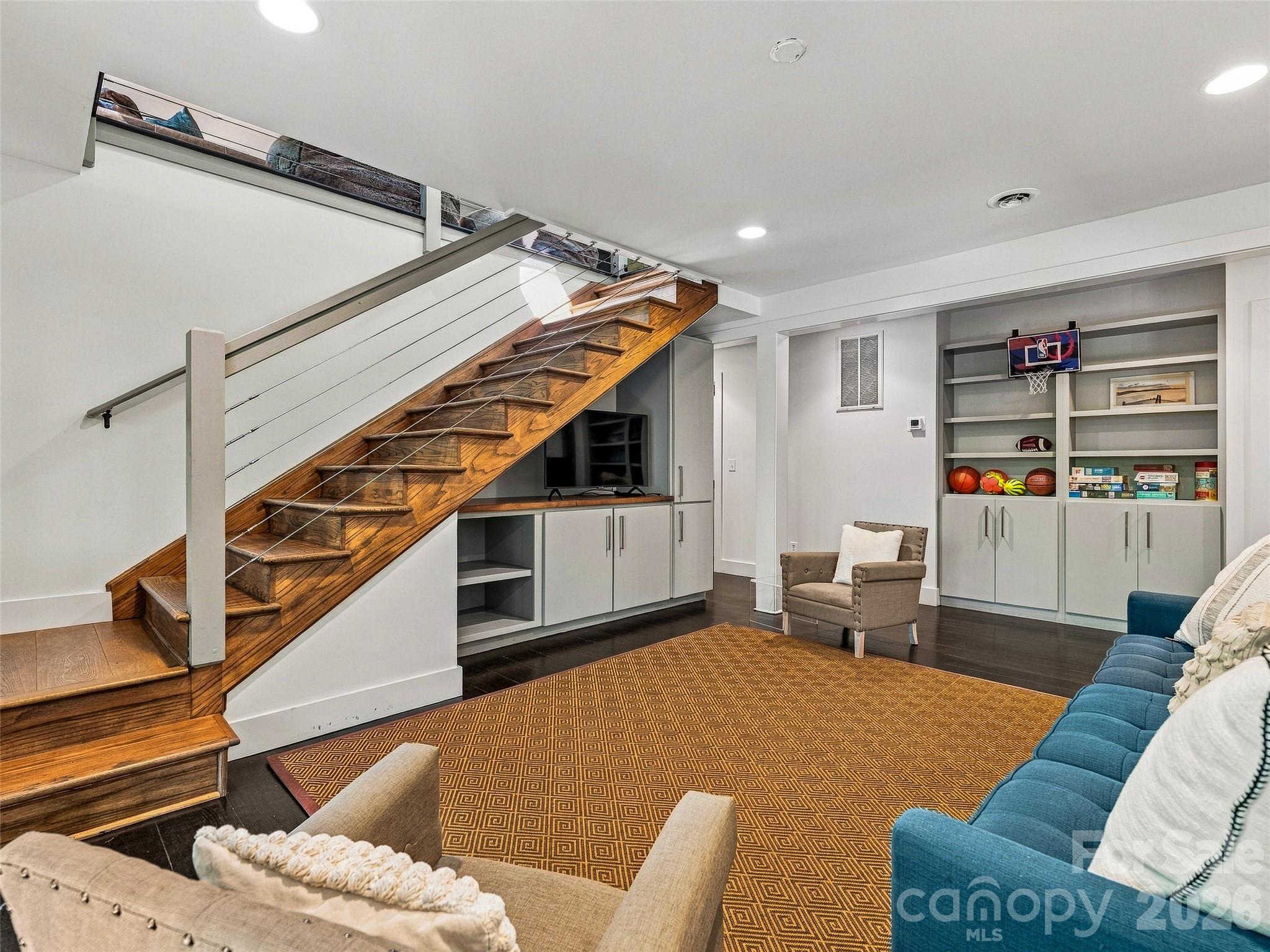 375 Robin Hood Road