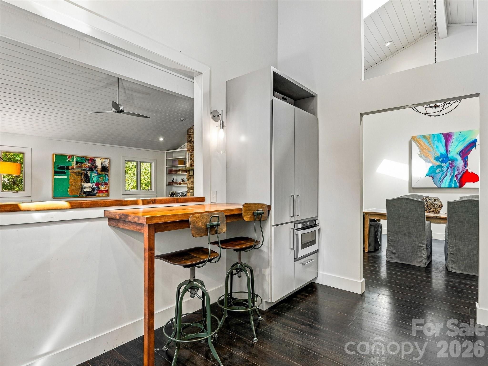 375 Robin Hood Road
