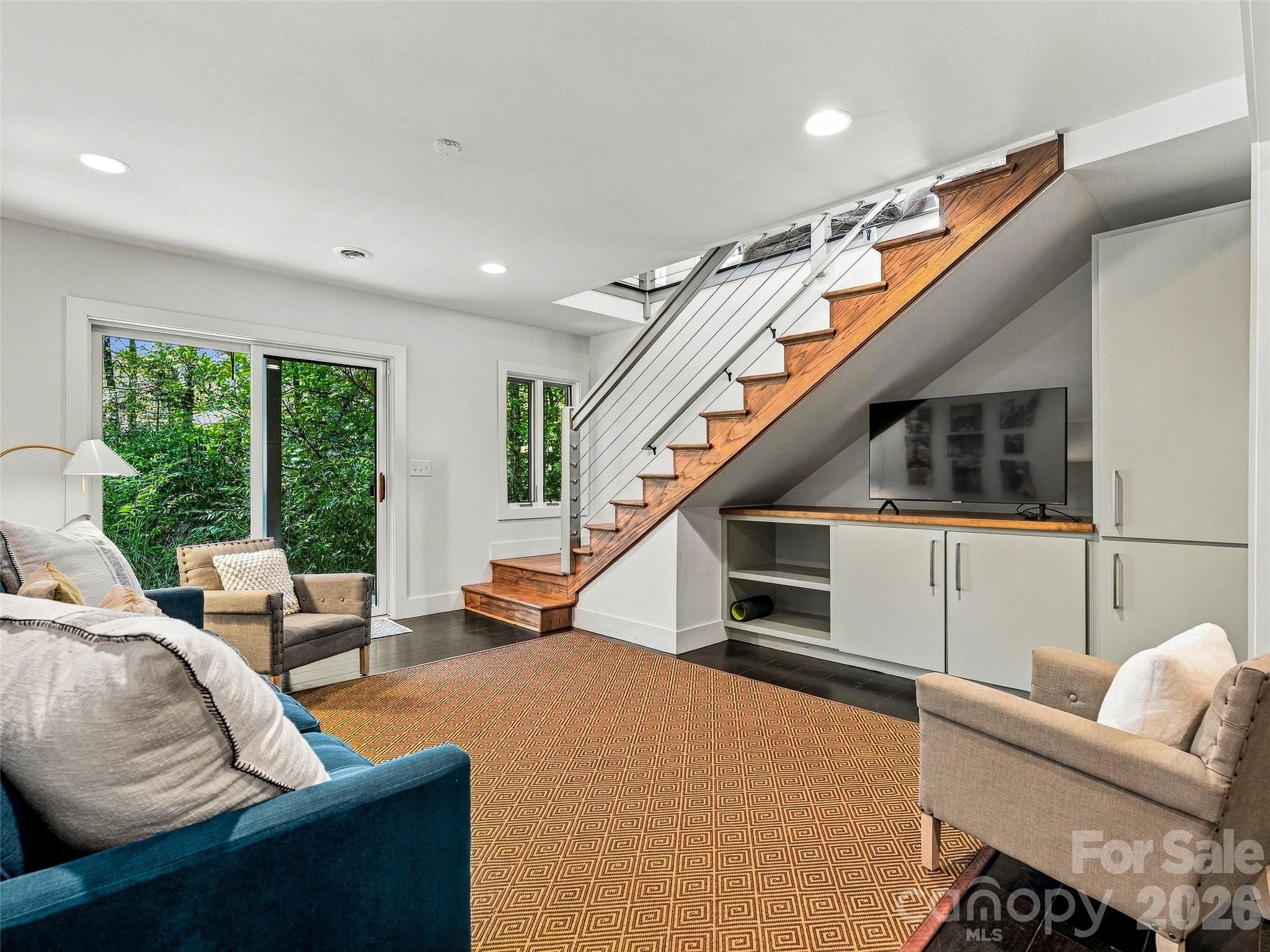 375 Robin Hood Road