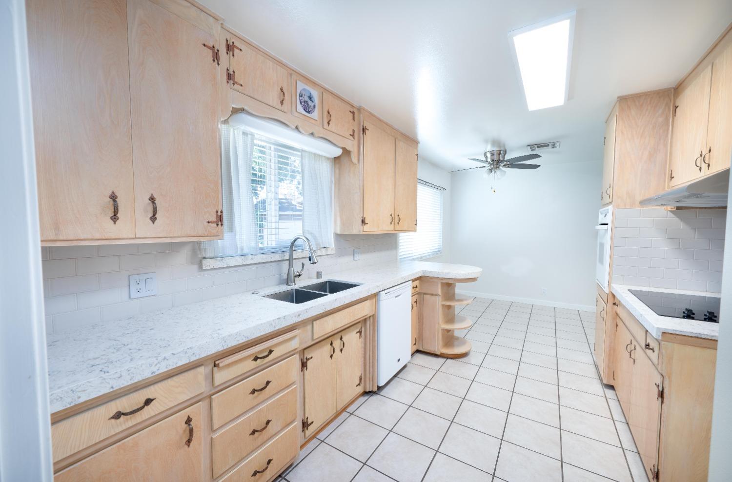 1629 Oakwood
