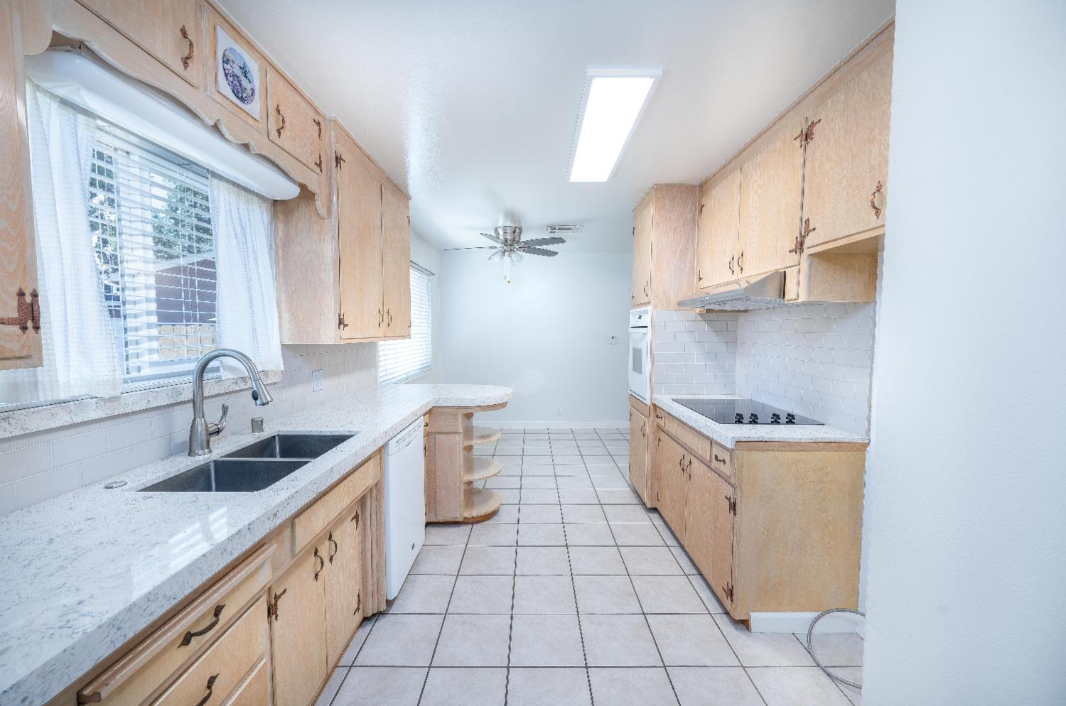 1629 Oakwood