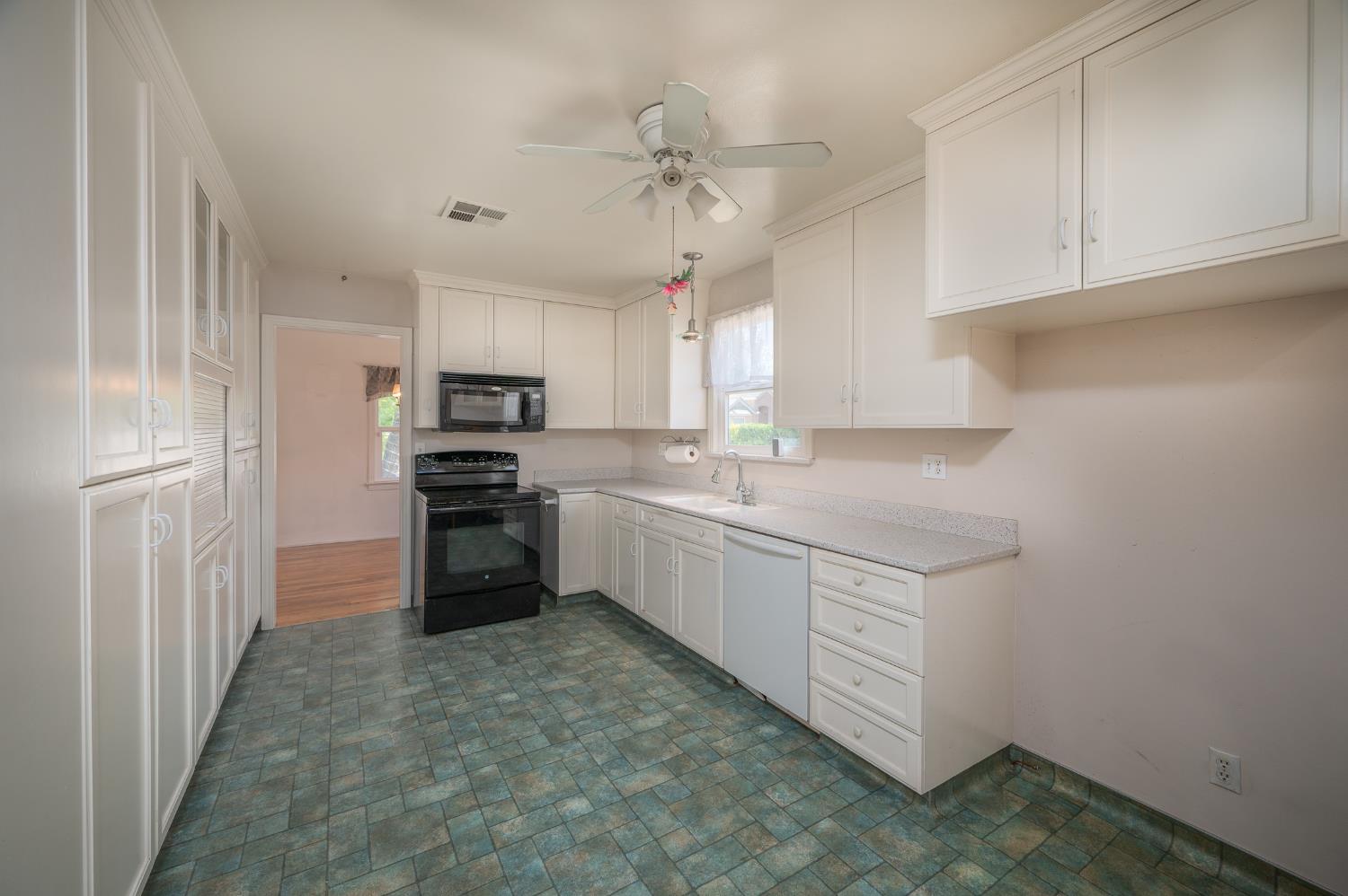1233 Sycamore