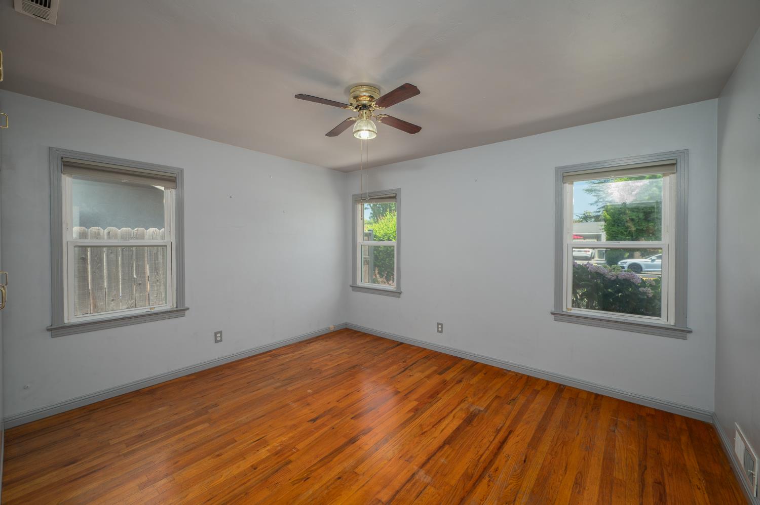 1233 Sycamore